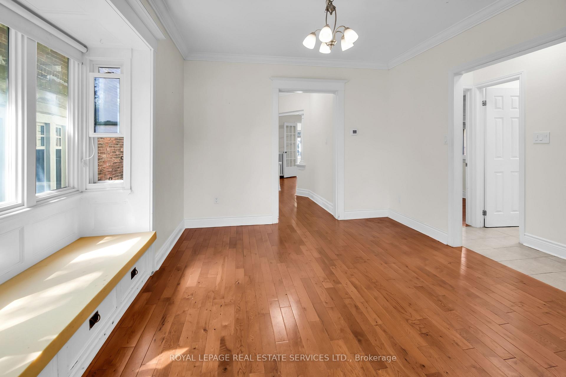 Photo 10 of 127 Waverley Road, Toronto, The Beaches — HOMEH