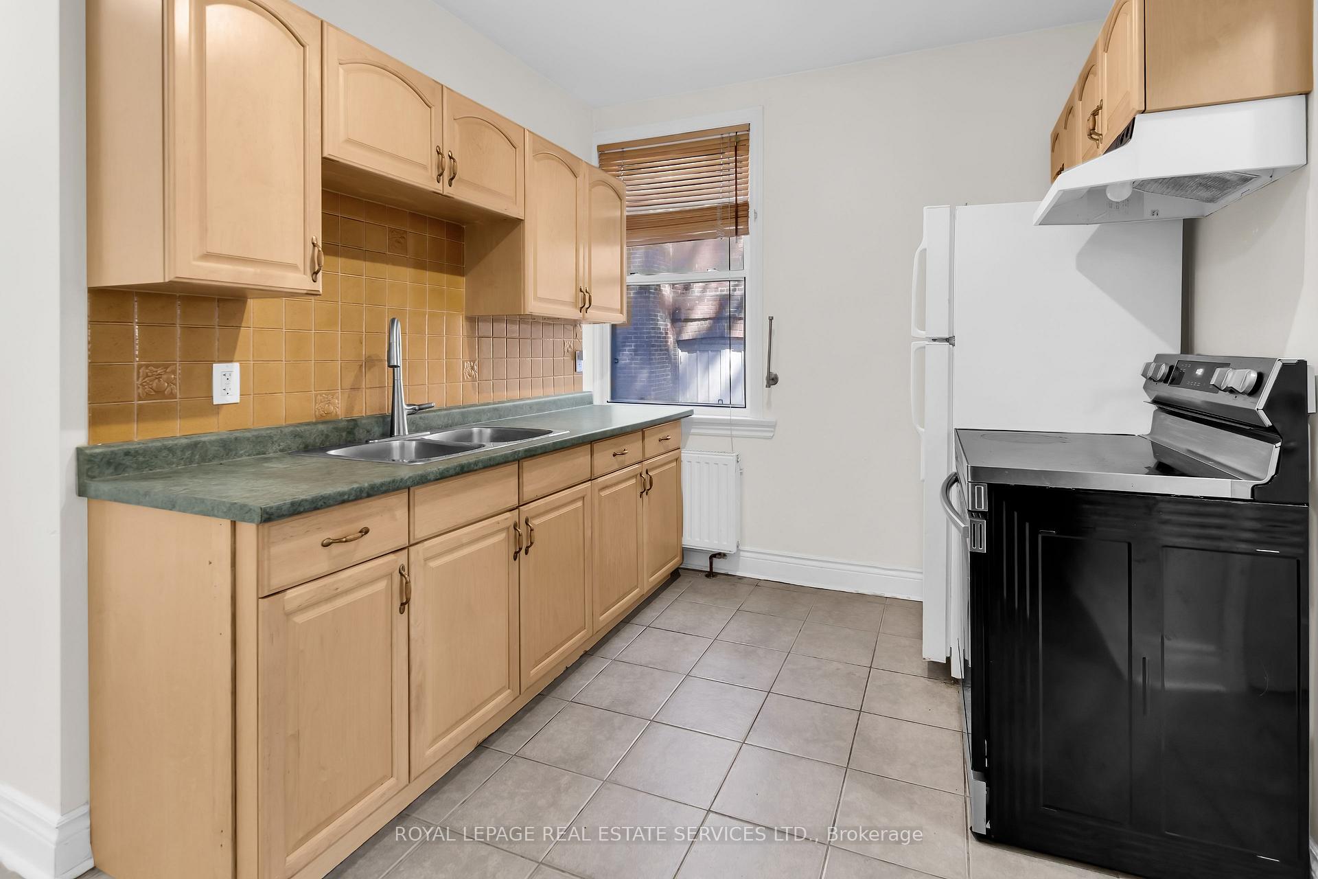 Photo 12 of 127 Waverley Road, Toronto, The Beaches — HOMEH