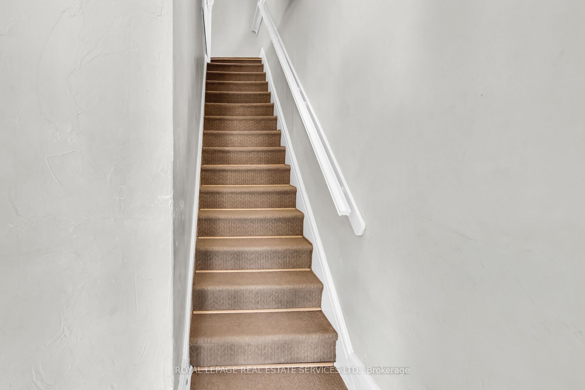 Photo 18 of 127 Waverley Road, Toronto, The Beaches — HOMEH