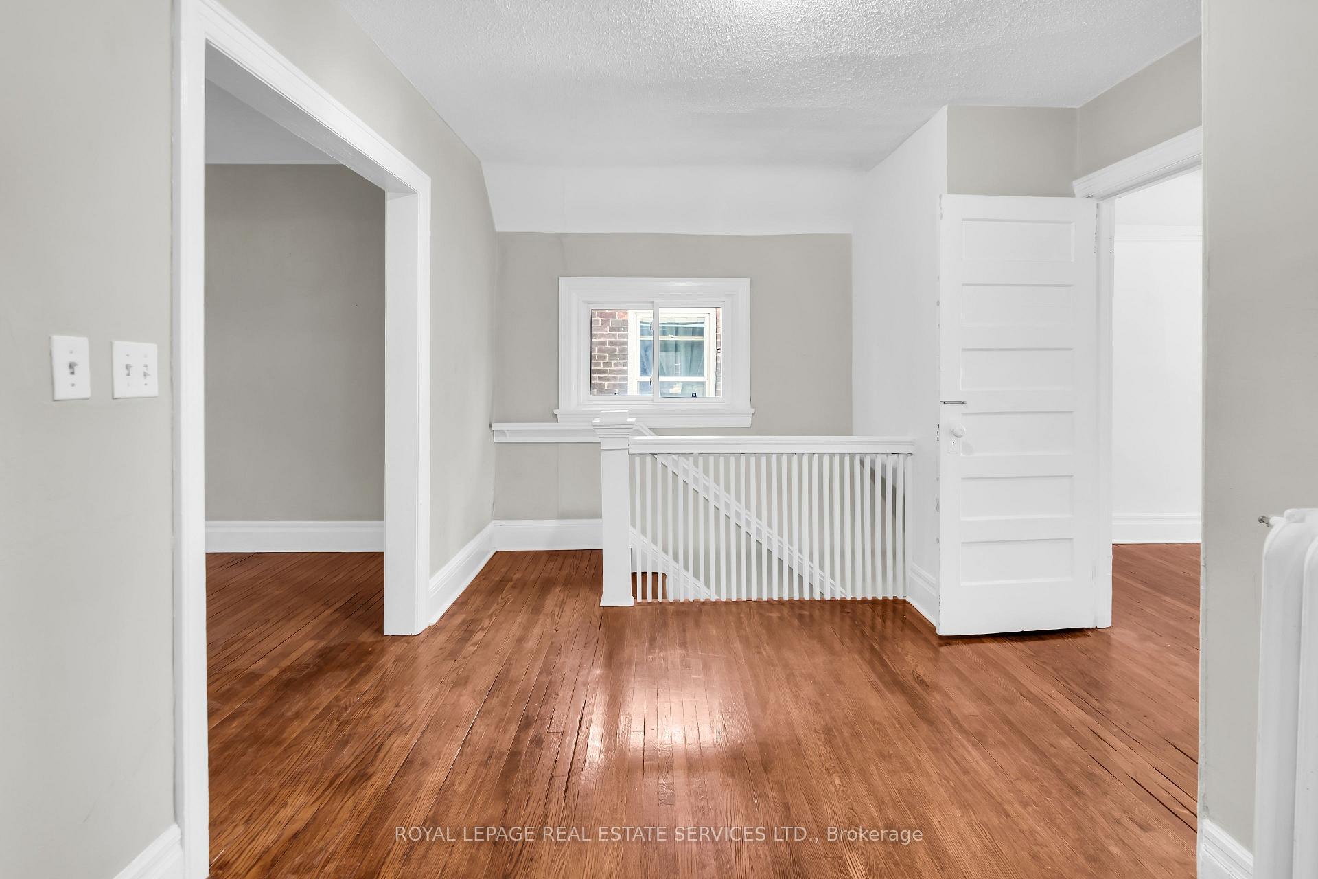 Photo 20 of 127 Waverley Road, Toronto, The Beaches — HOMEH