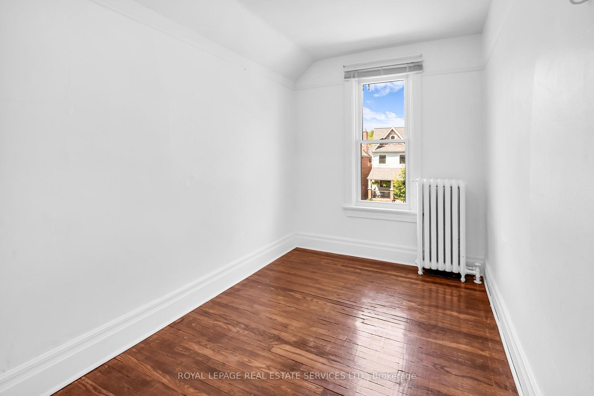 Photo 21 of 127 Waverley Road, Toronto, The Beaches — HOMEH
