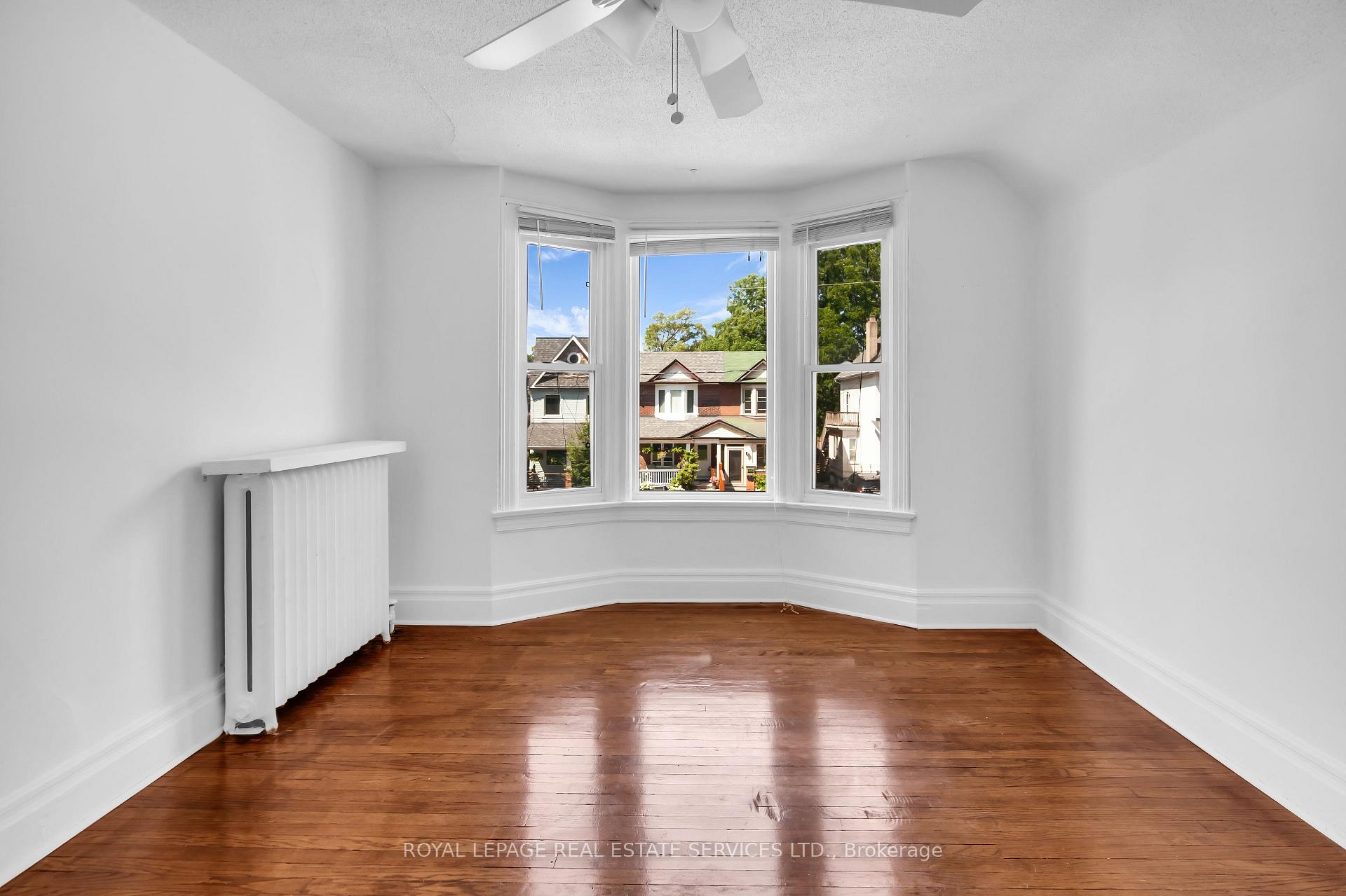 Photo 23 of 127 Waverley Road, Toronto, The Beaches — HOMEH