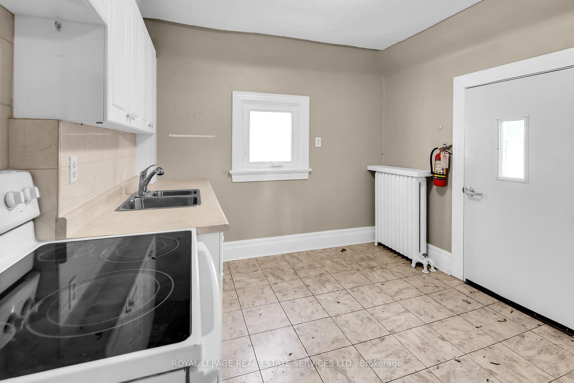 Photo 26 of 127 Waverley Road, Toronto, The Beaches — HOMEH