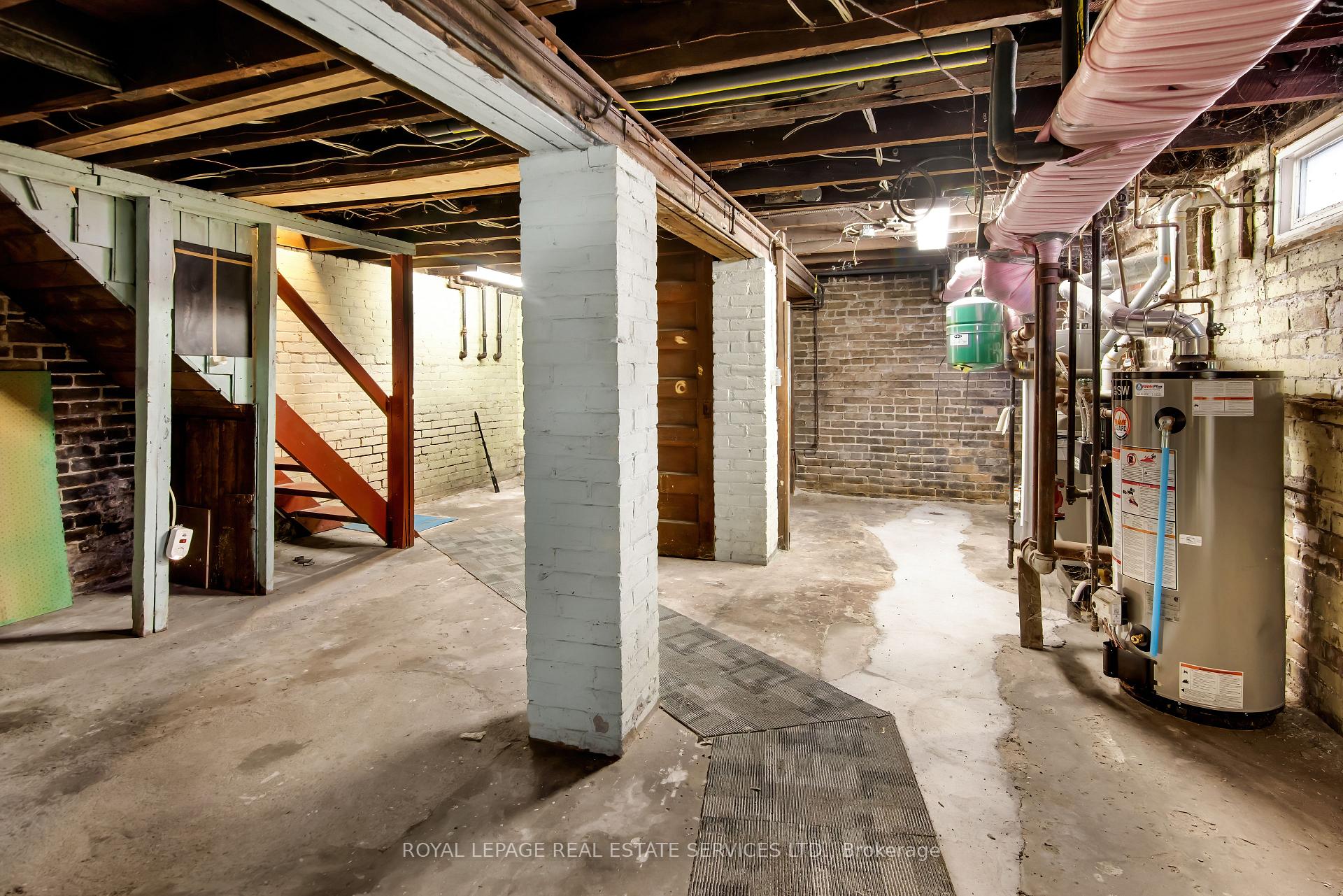 Photo 32 of 127 Waverley Road, Toronto, The Beaches — HOMEH