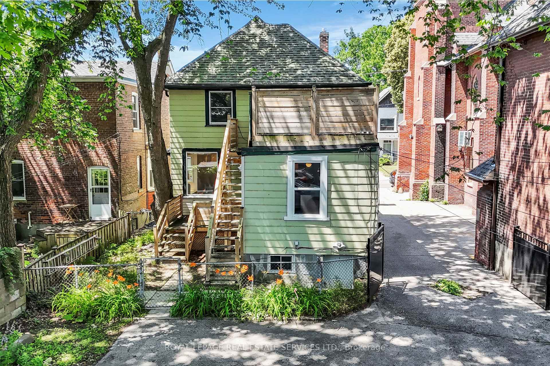 Photo 37 of 127 Waverley Road, Toronto, The Beaches — HOMEH