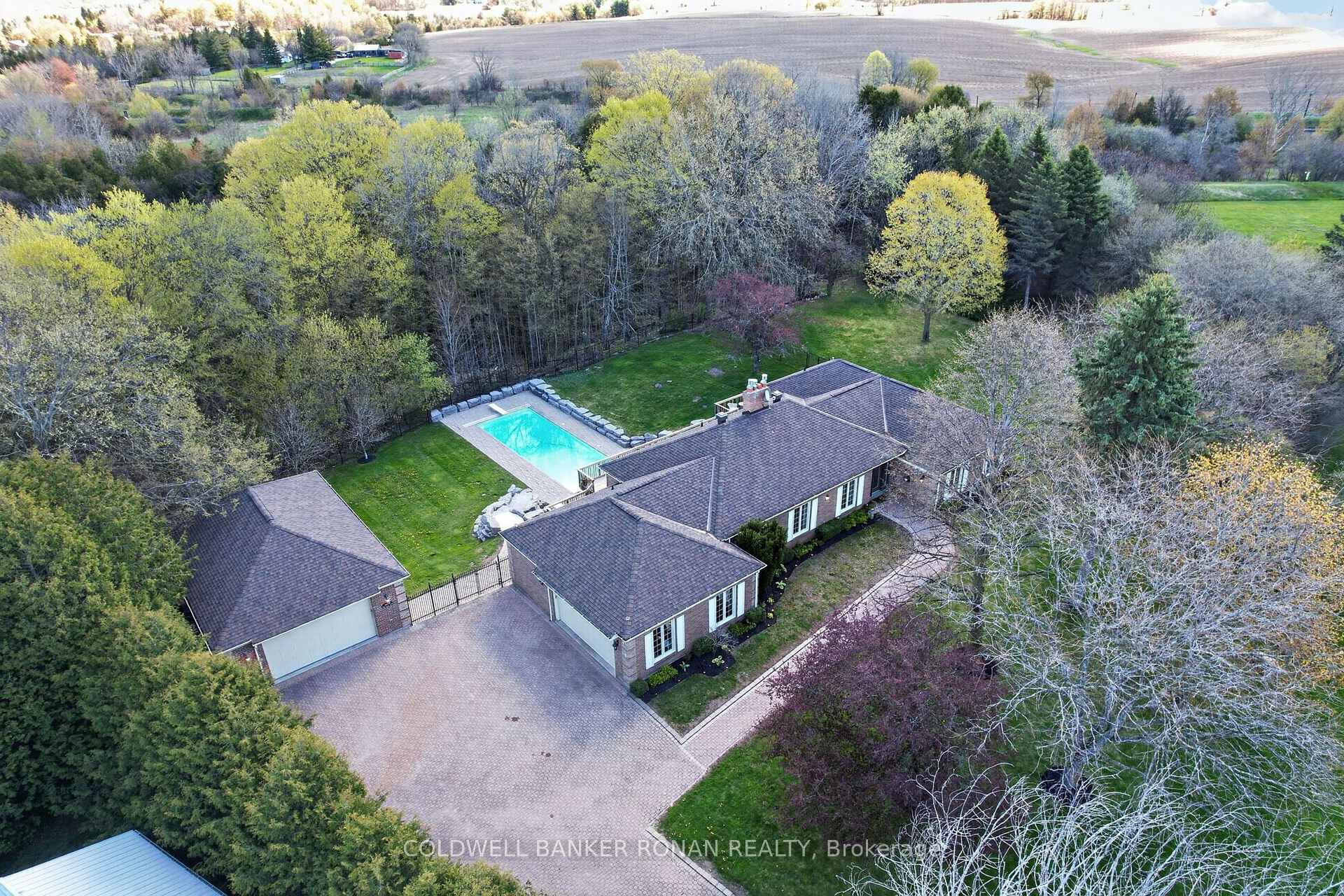 Photo 1 of 12 Themer Court, New Tecumseth, Rural New Tecumseth — HOMEH