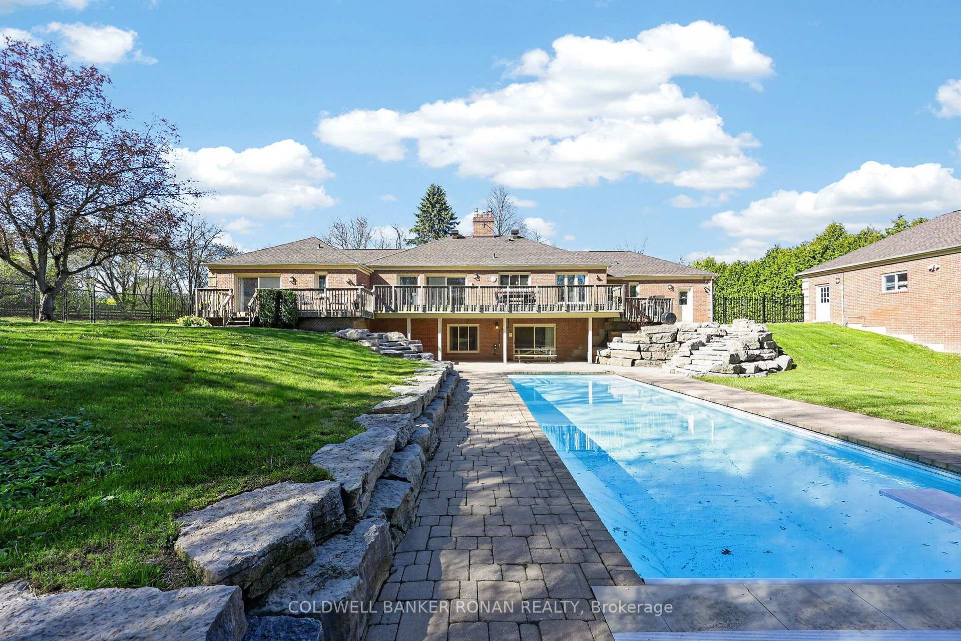Photo 37 of 12 Themer Court, New Tecumseth, Rural New Tecumseth — HOMEH