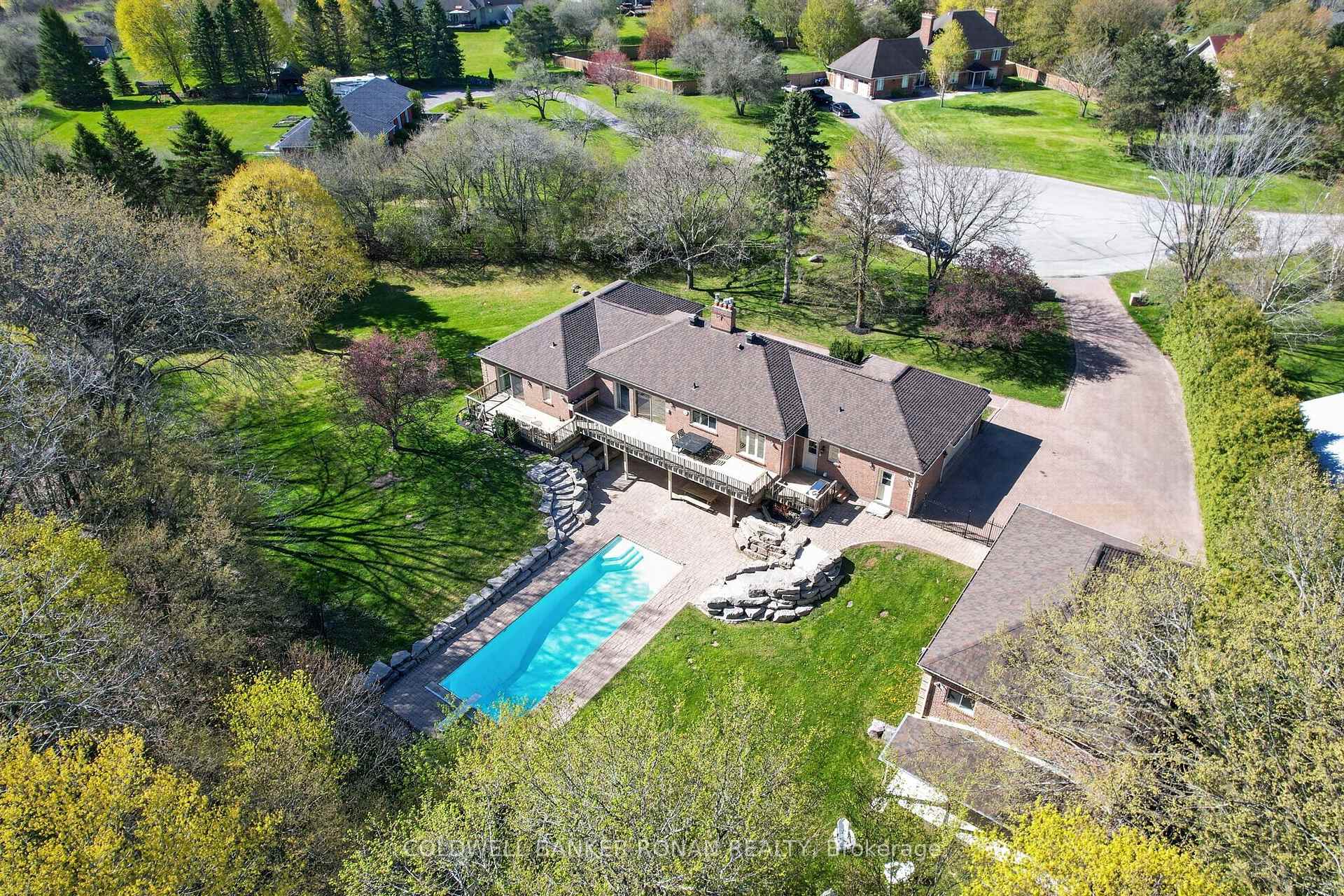 Photo 41 of 12 Themer Court, New Tecumseth, Rural New Tecumseth — HOMEH
