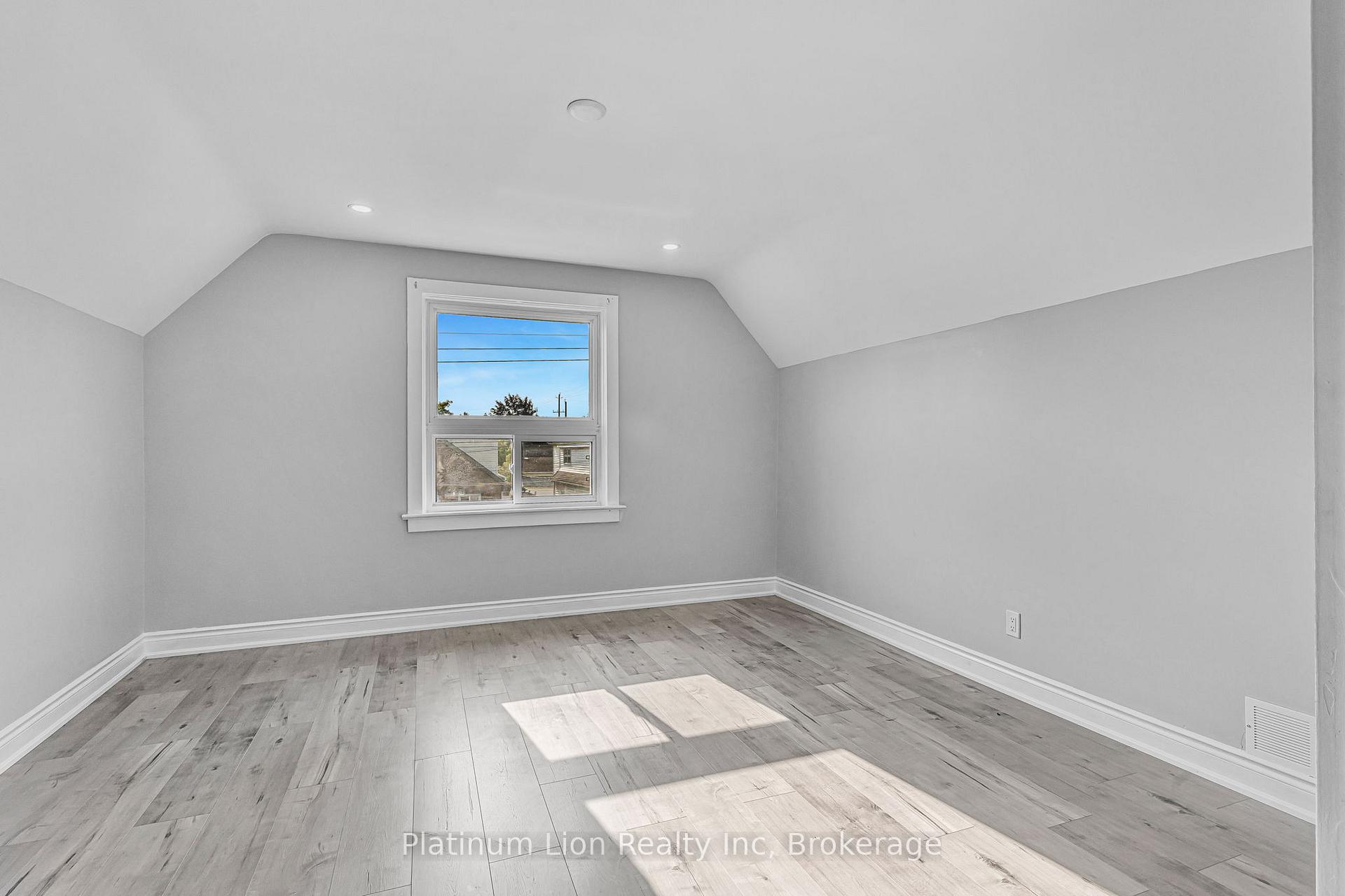 Photo 25 of 146 Craigroyston Road, Hamilton, Bartonville — HOMEH
