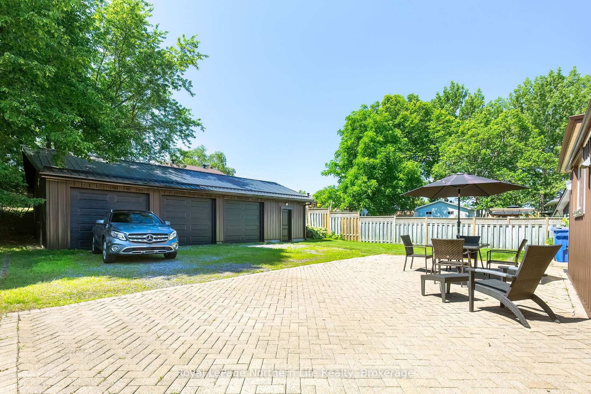 Photo 2 of 131 Coreen Crescent, North Bay, Birchaven — HOMEH