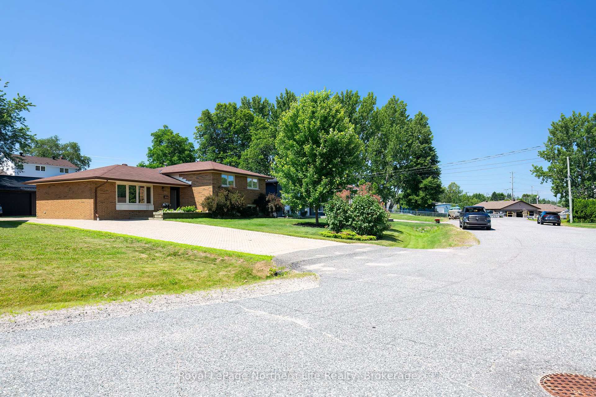 Photo 5 of 131 Coreen Crescent, North Bay, Birchaven — HOMEH