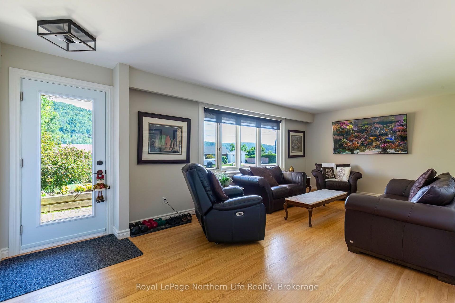 Photo 9 of 131 Coreen Crescent, North Bay, Birchaven — HOMEH