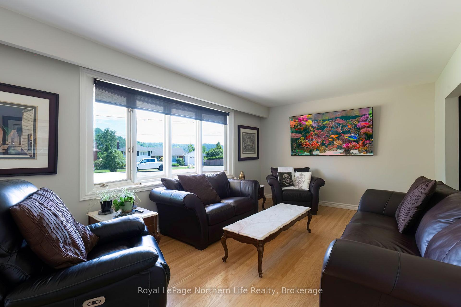 Photo 10 of 131 Coreen Crescent, North Bay, Birchaven — HOMEH
