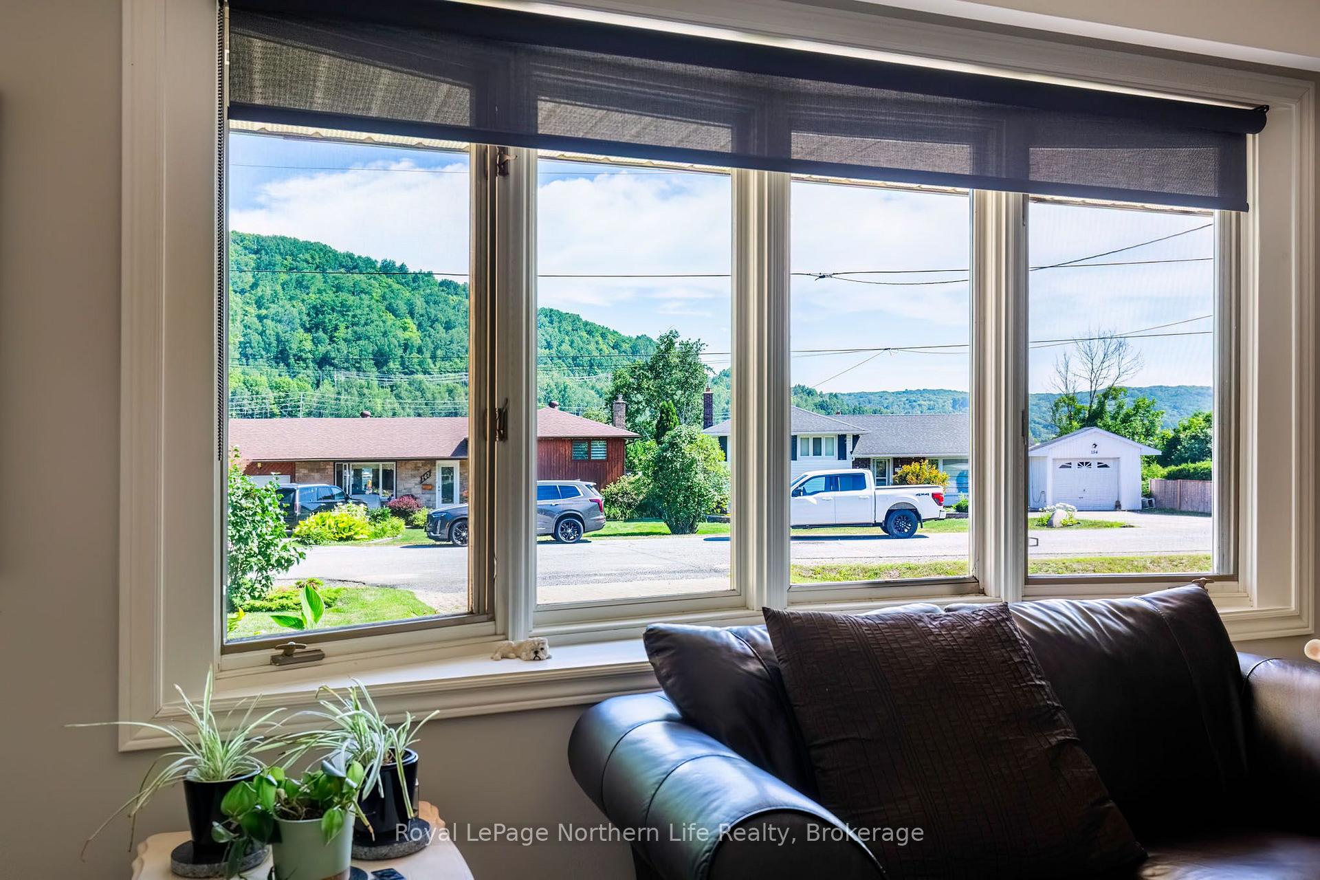 Photo 12 of 131 Coreen Crescent, North Bay, Birchaven — HOMEH
