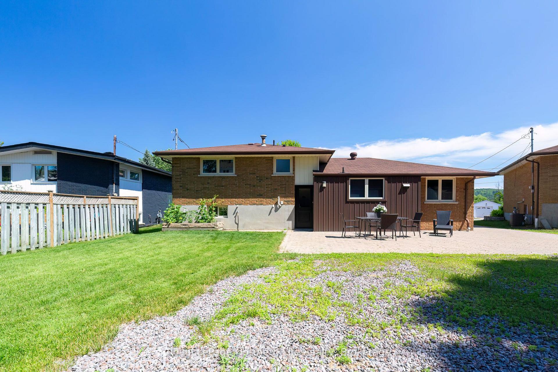 Photo 36 of 131 Coreen Crescent, North Bay, Birchaven — HOMEH