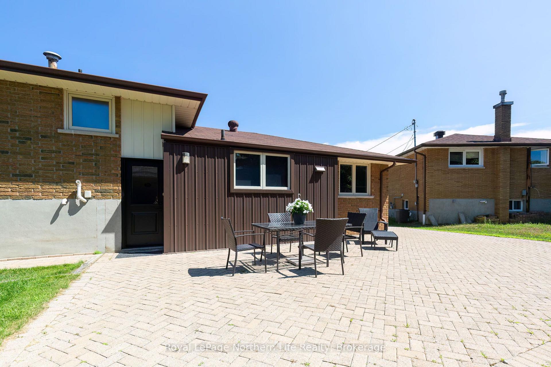 Photo 37 of 131 Coreen Crescent, North Bay, Birchaven — HOMEH