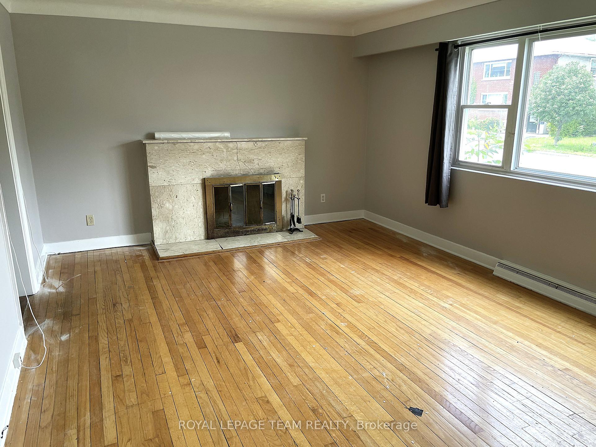 Photo 2 of Unit 2, 1354 Kingston Avenue, Ottawa, Carlington — HOMEH