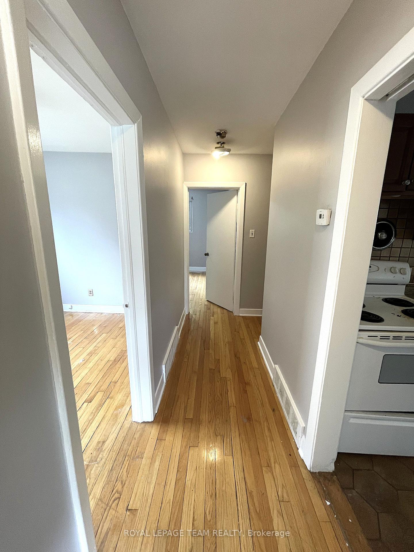 Photo 4 of Unit 2, 1354 Kingston Avenue, Ottawa, Carlington — HOMEH