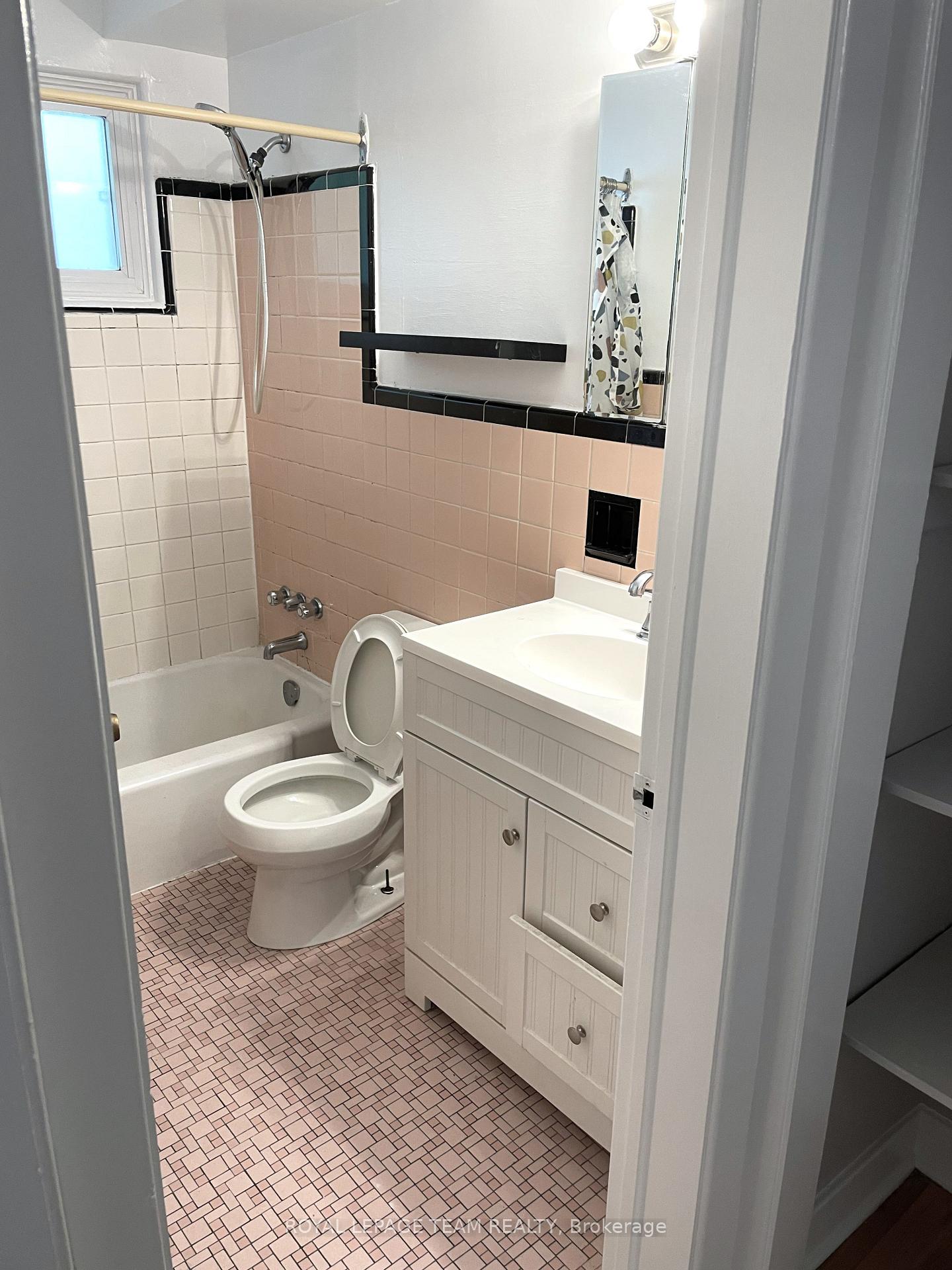 Photo 8 of Unit 2, 1354 Kingston Avenue, Ottawa, Carlington — HOMEH