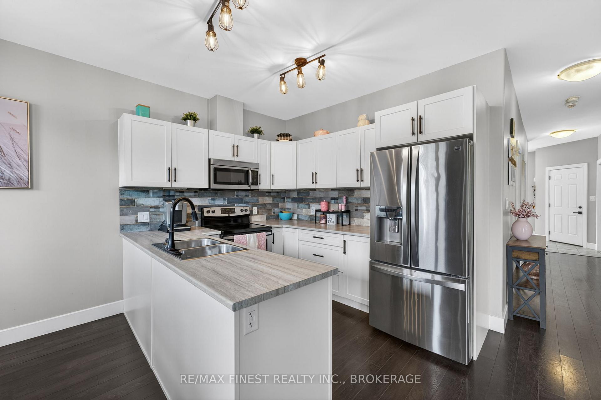 Photo 8 of 119 Champagne Crescent, Loyalist, Amherstview — HOMEH