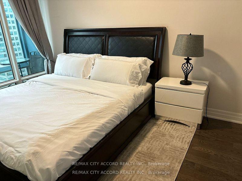 Photo 7 of Unit 1703, 8 The Esplanade, Toronto, Waterfront Communities — HOMEH