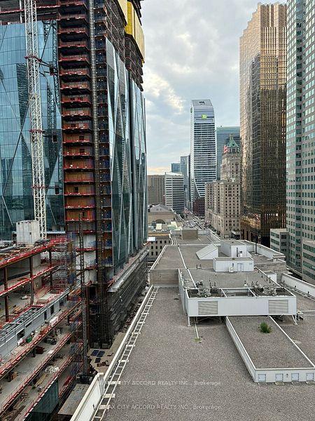 Photo 8 of Unit 1703, 8 The Esplanade, Toronto, Waterfront Communities — HOMEH