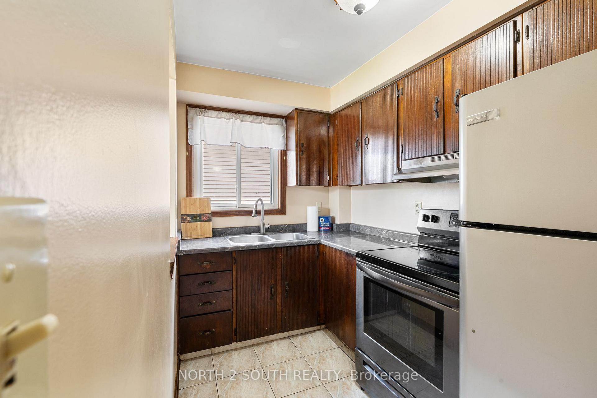 Photo 10 of 1360 Goyeau Street, Windsor, South Central - Windsor — HOMEH