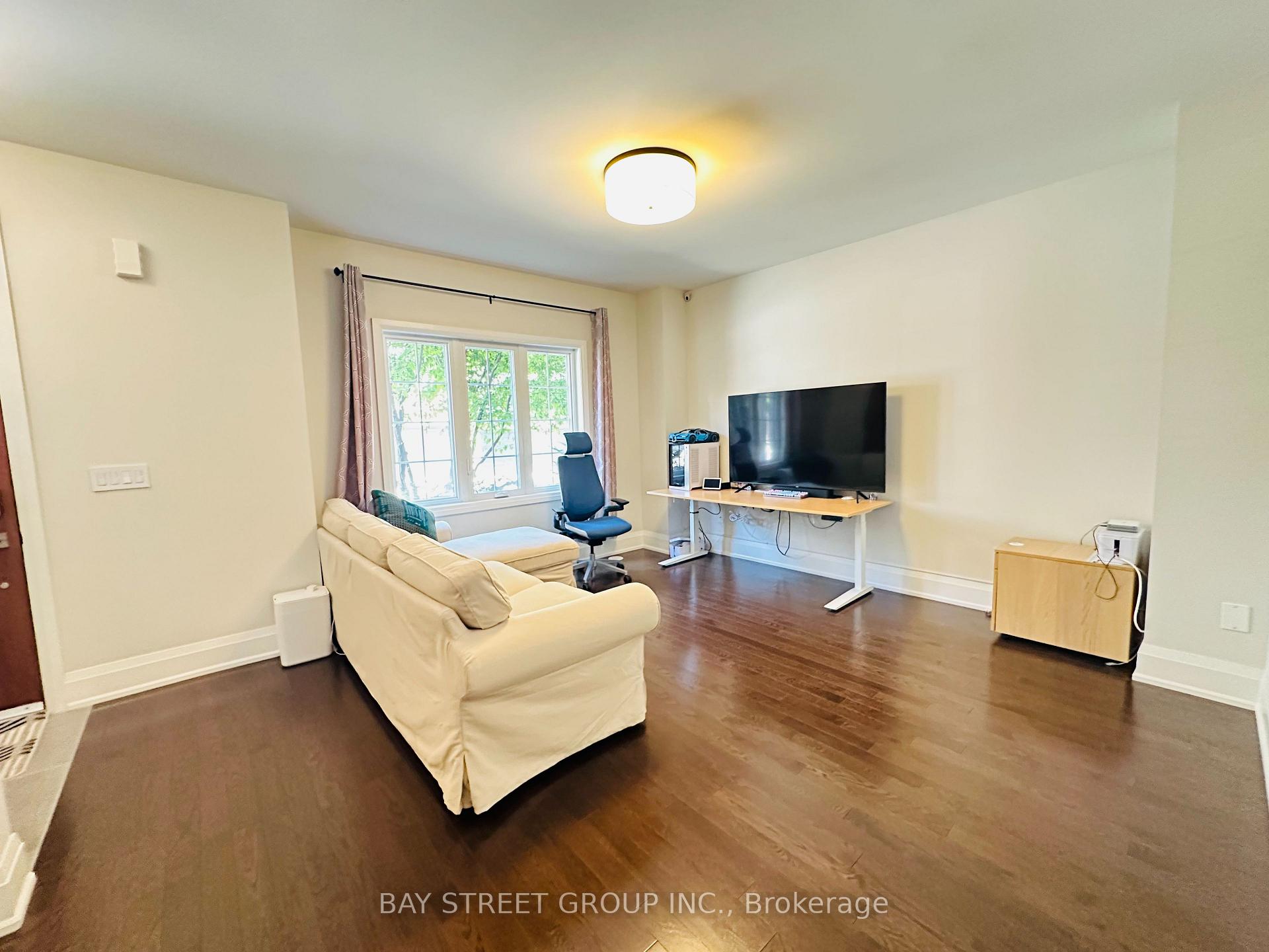 Photo 5 of Unit Th02, 388 Highway 7 Avenue E, Richmond Hill, Doncrest — HOMEH