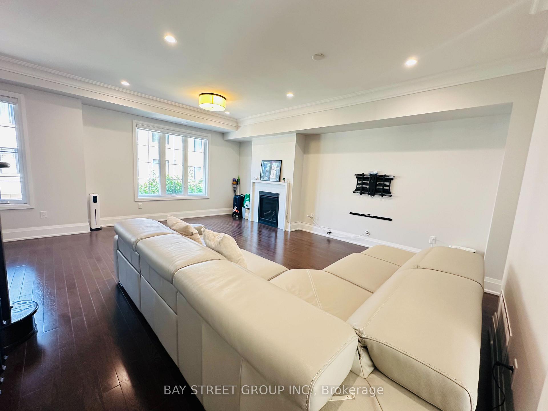 Photo 15 of Unit Th02, 388 Highway 7 Avenue E, Richmond Hill, Doncrest — HOMEH