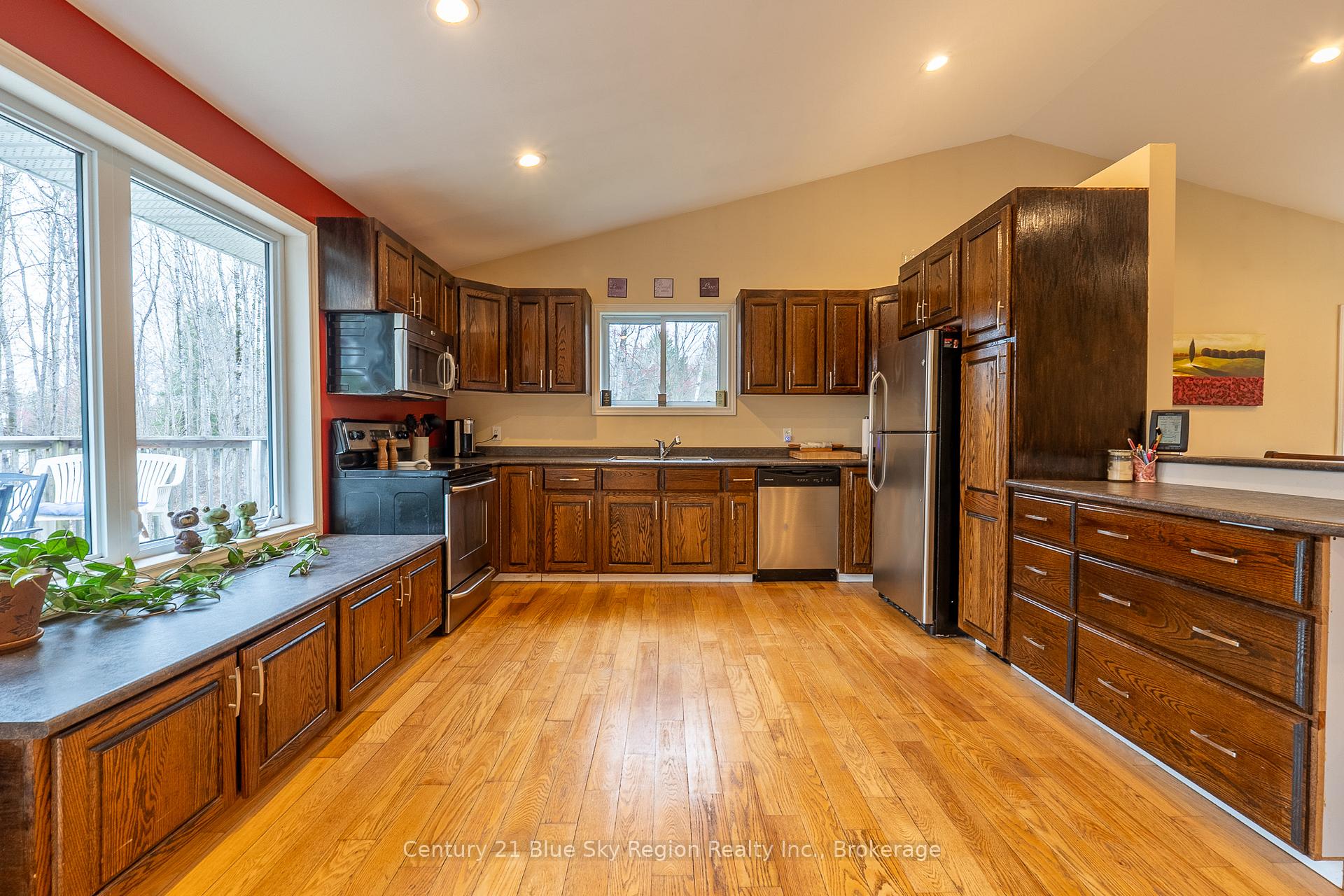 Photo 11 of 1518 Pinecreek Road S, Callander — HOMEH