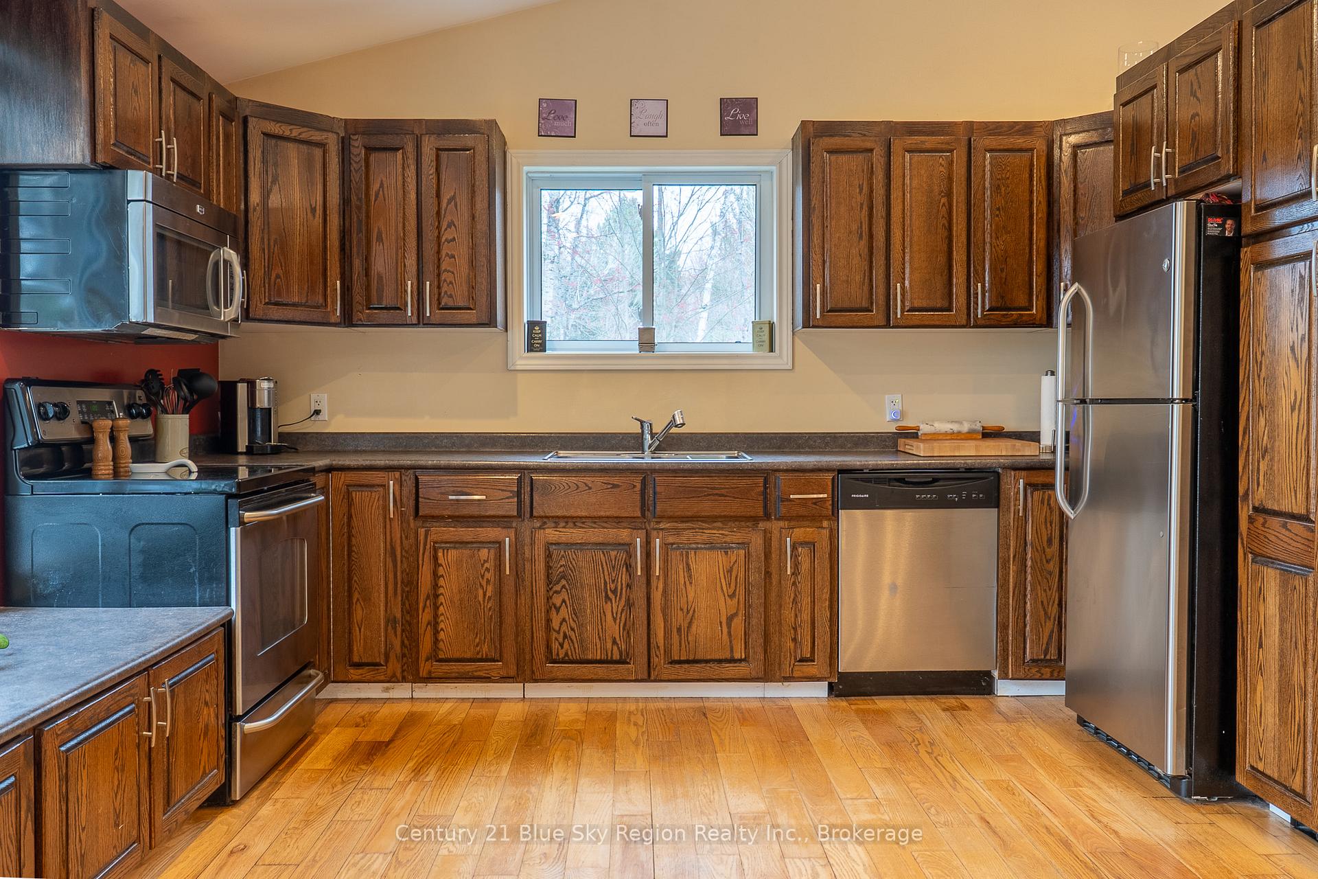 Photo 12 of 1518 Pinecreek Road S, Callander — HOMEH