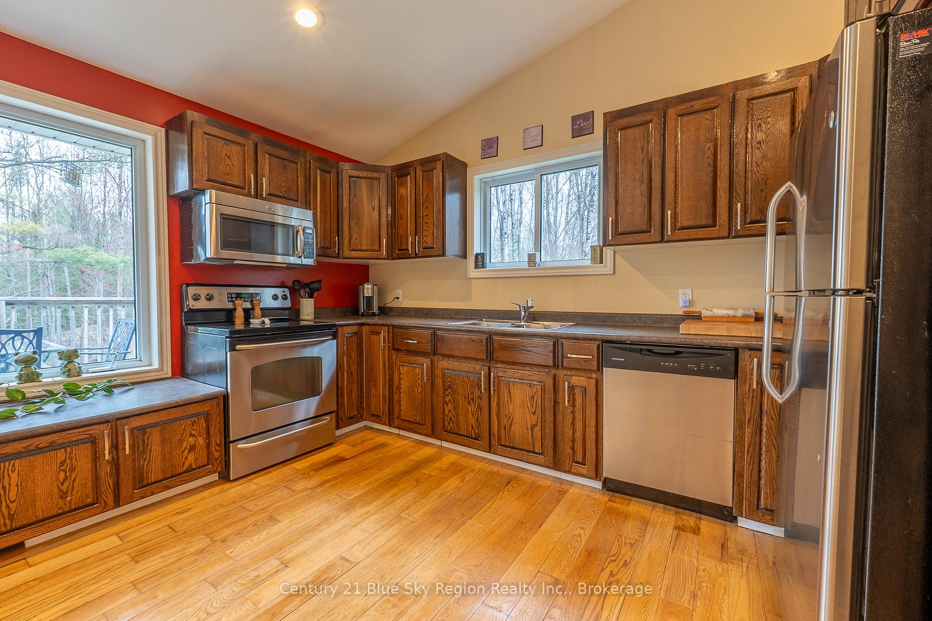 Photo 13 of 1518 Pinecreek Road S, Callander — HOMEH