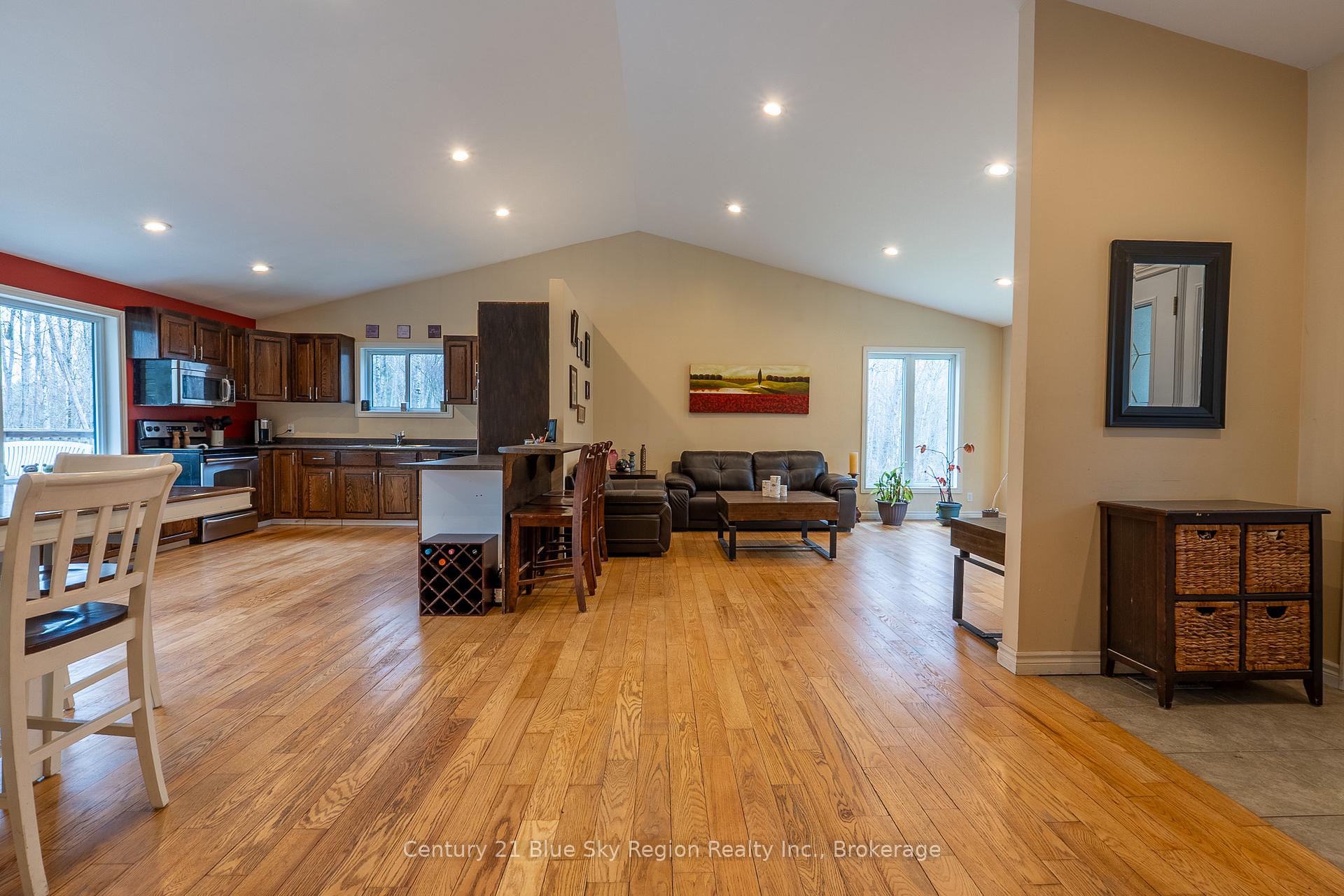 Photo 21 of 1518 Pinecreek Road S, Callander — HOMEH
