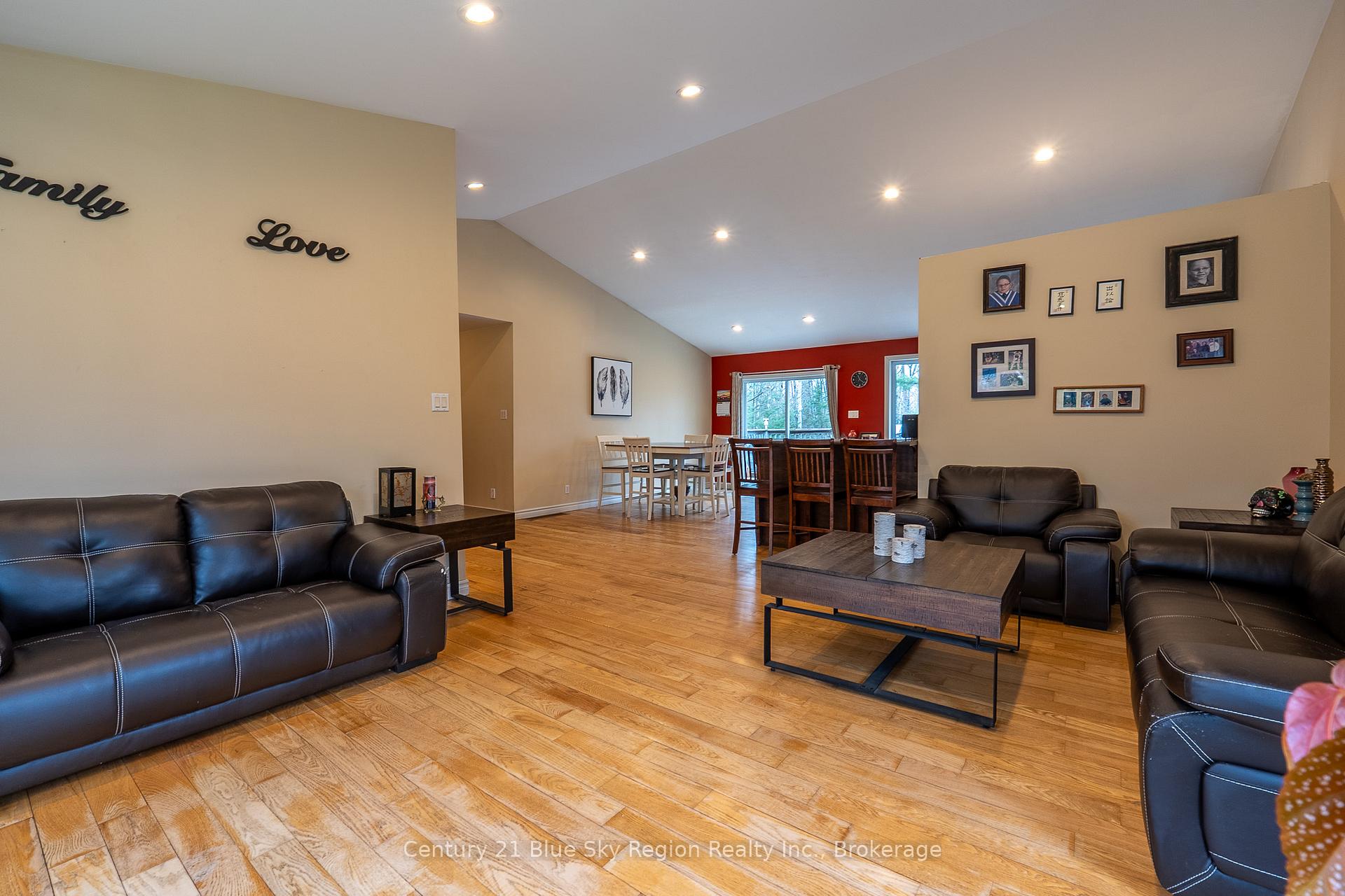 Photo 23 of 1518 Pinecreek Road S, Callander — HOMEH