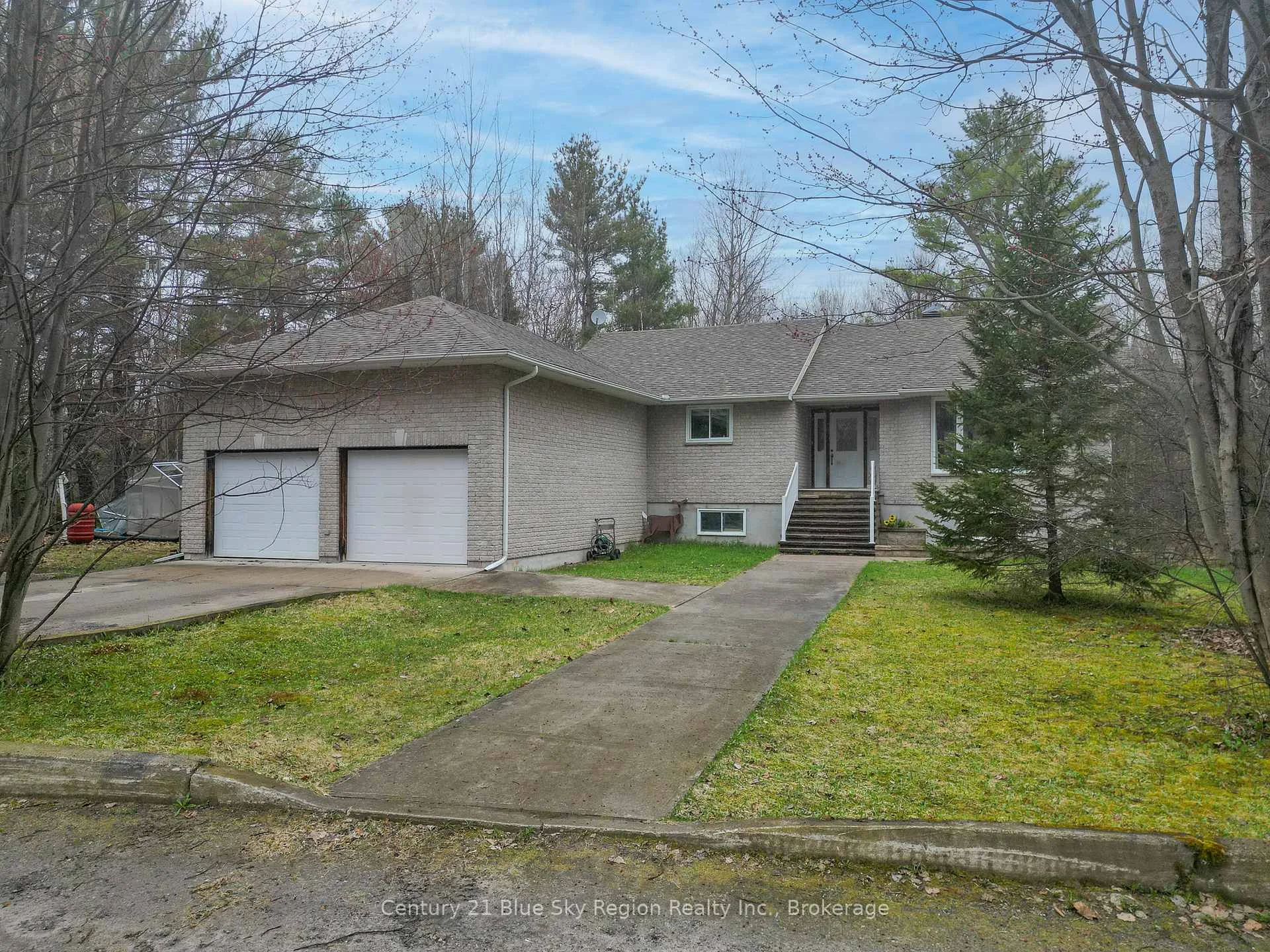 Photo 2 of 1518 Pinecreek Road S, Callander — HOMEH