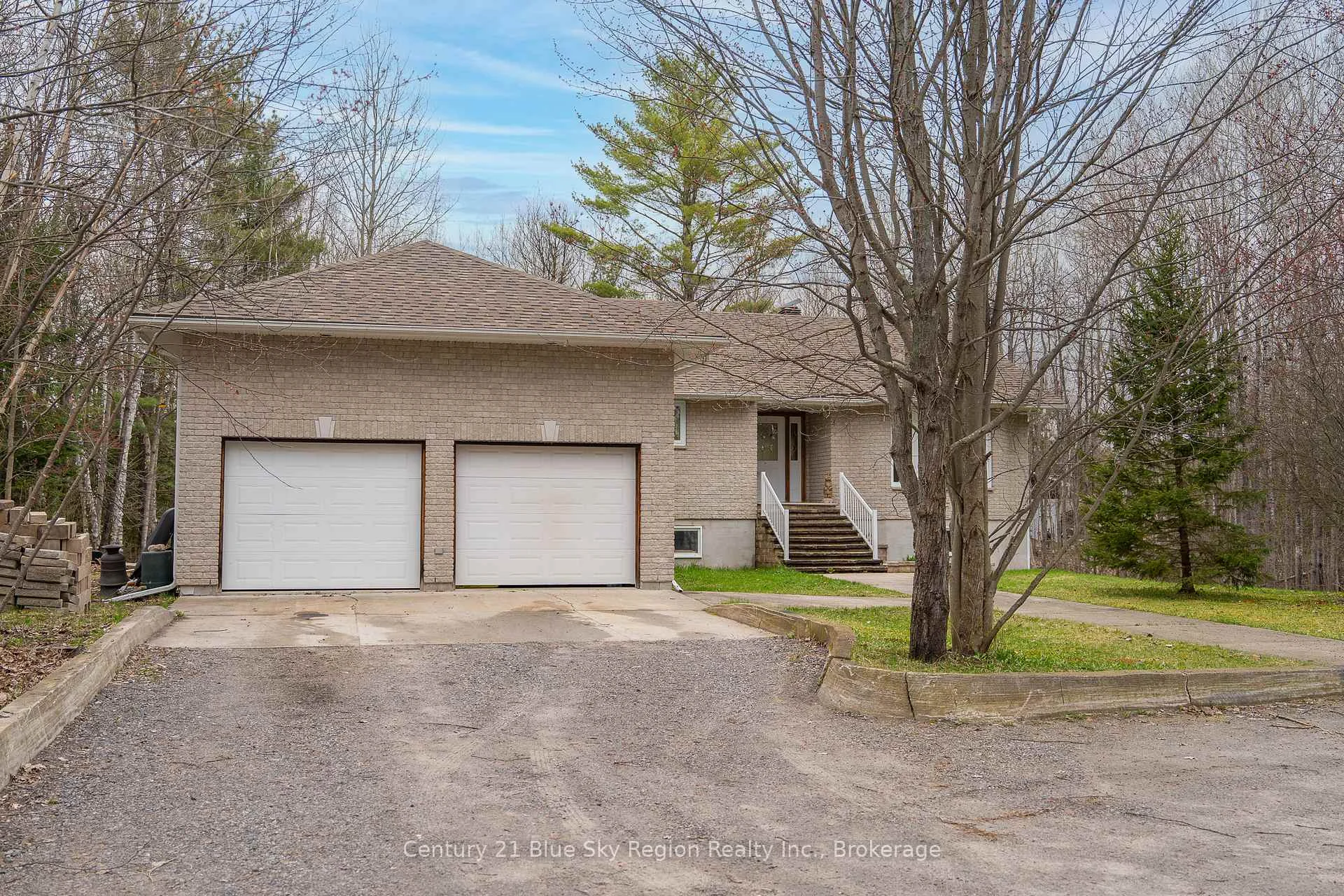 Photo 3 of 1518 Pinecreek Road S, Callander — HOMEH