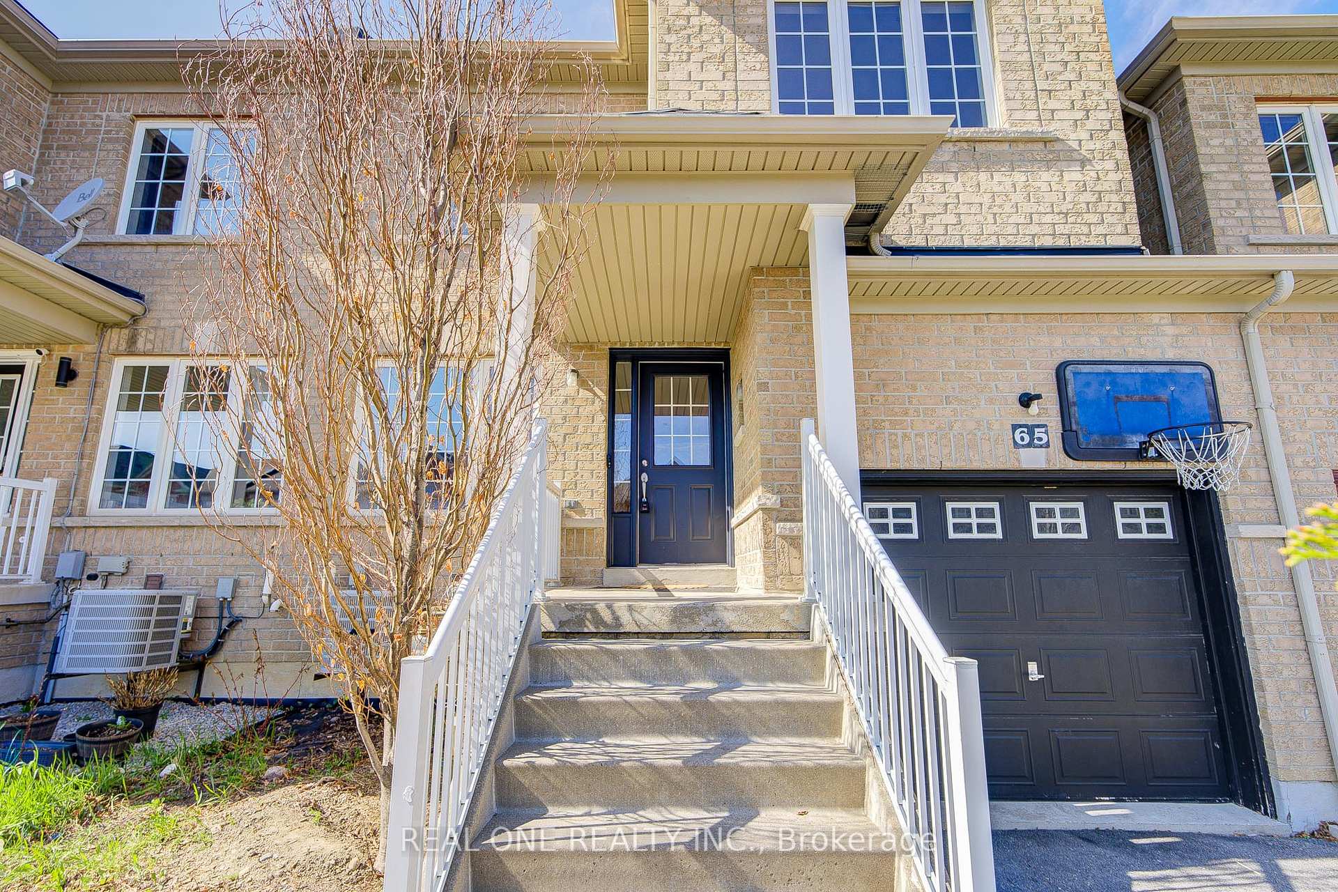 Photo 2 of 65 Westcliffe Crescent, Richmond Hill, Jefferson — HOMEH