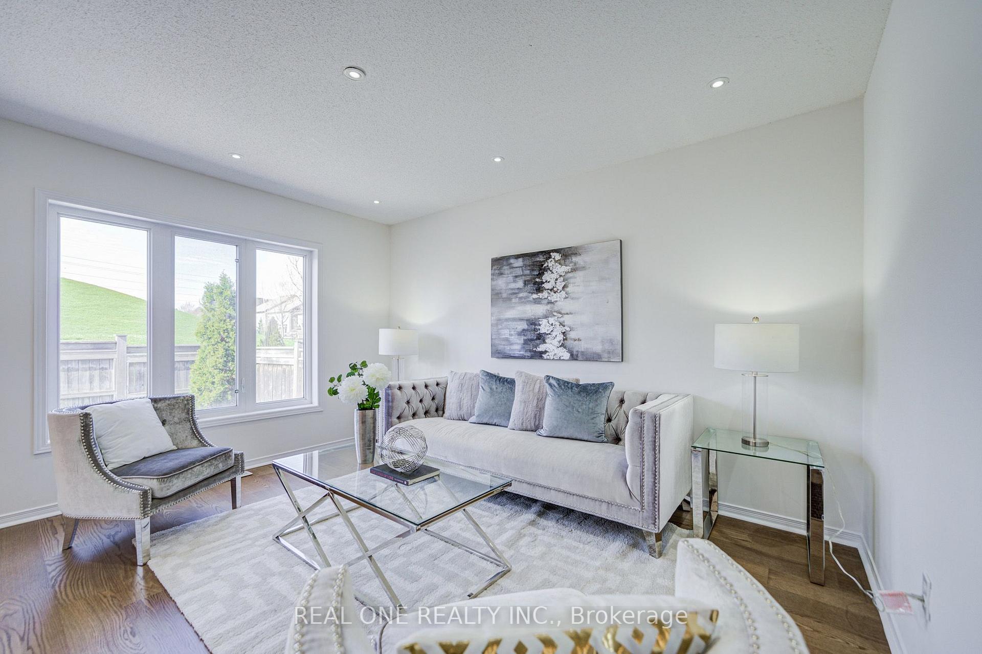 Photo 11 of 65 Westcliffe Crescent, Richmond Hill, Jefferson — HOMEH