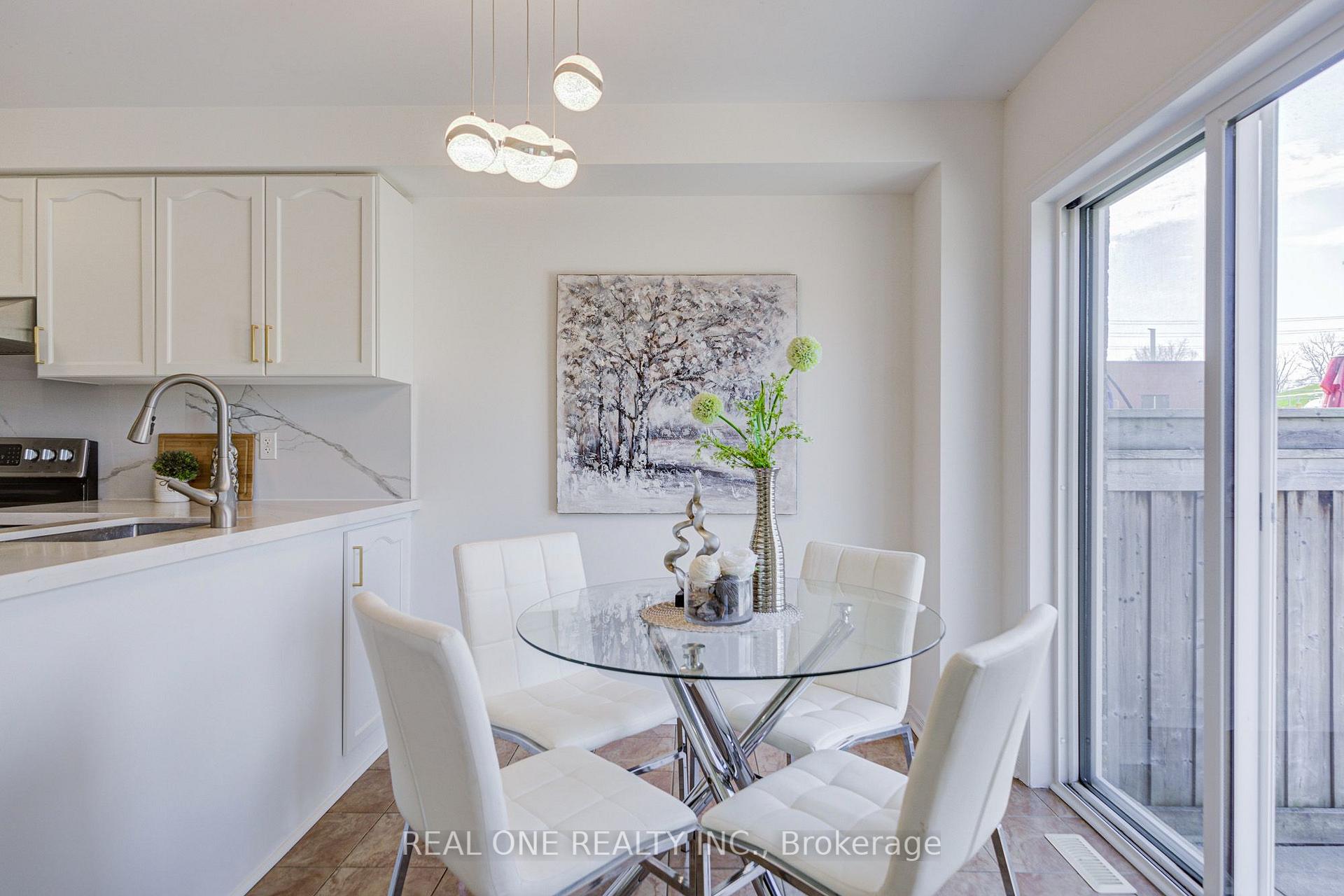 Photo 14 of 65 Westcliffe Crescent, Richmond Hill, Jefferson — HOMEH