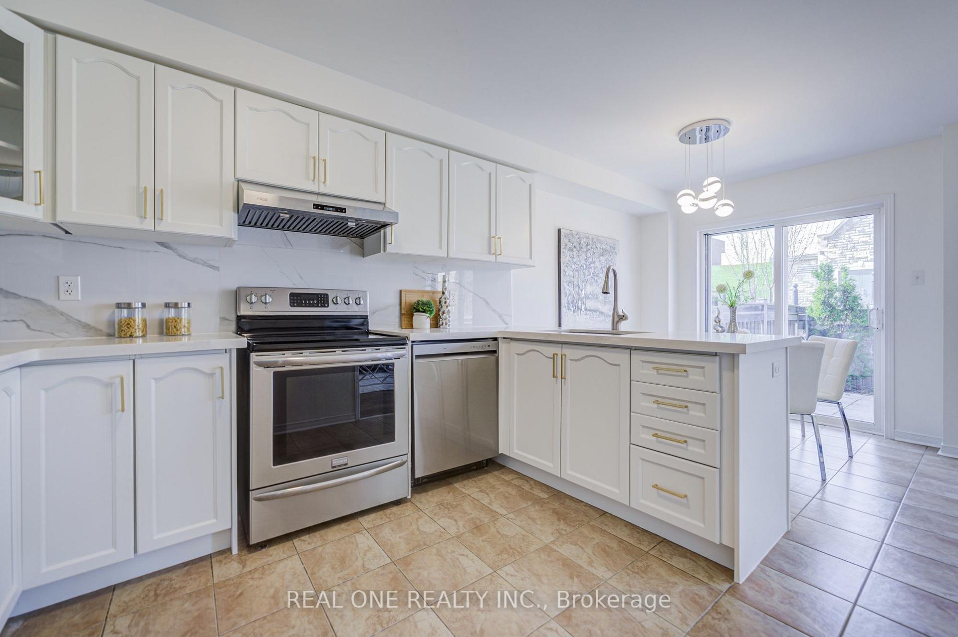 Photo 21 of 65 Westcliffe Crescent, Richmond Hill, Jefferson — HOMEH