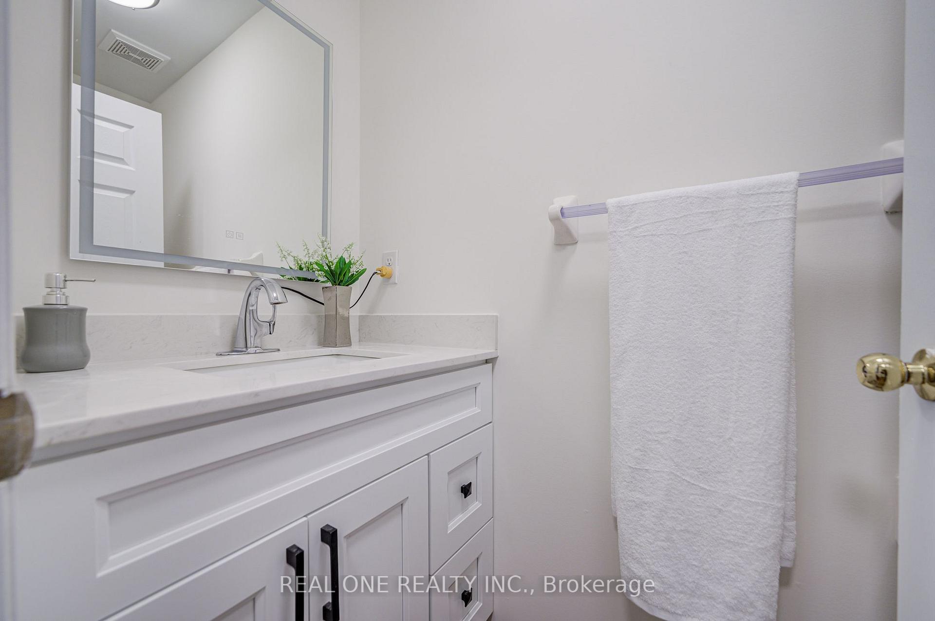 Photo 22 of 65 Westcliffe Crescent, Richmond Hill, Jefferson — HOMEH