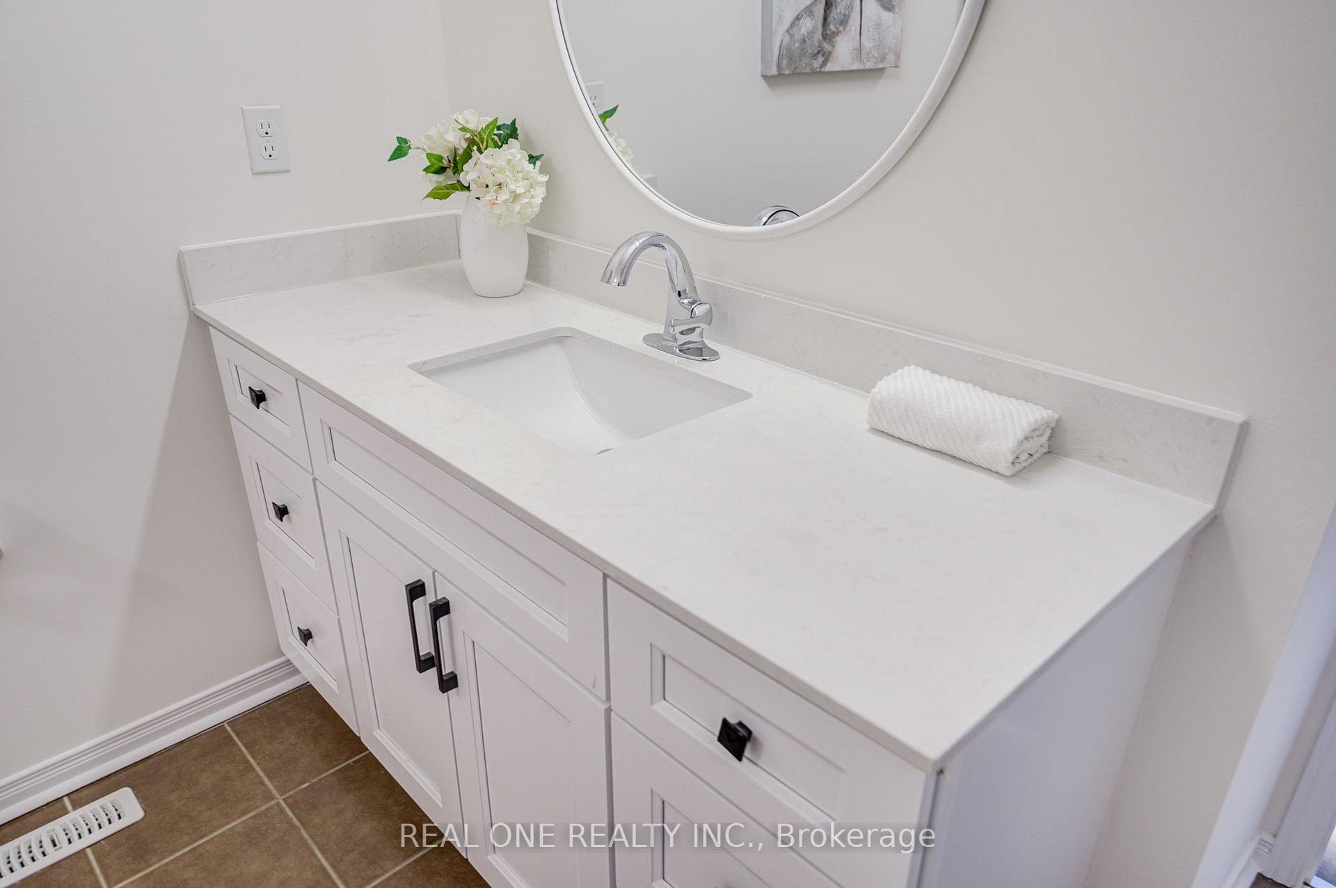 Photo 30 of 65 Westcliffe Crescent, Richmond Hill, Jefferson — HOMEH