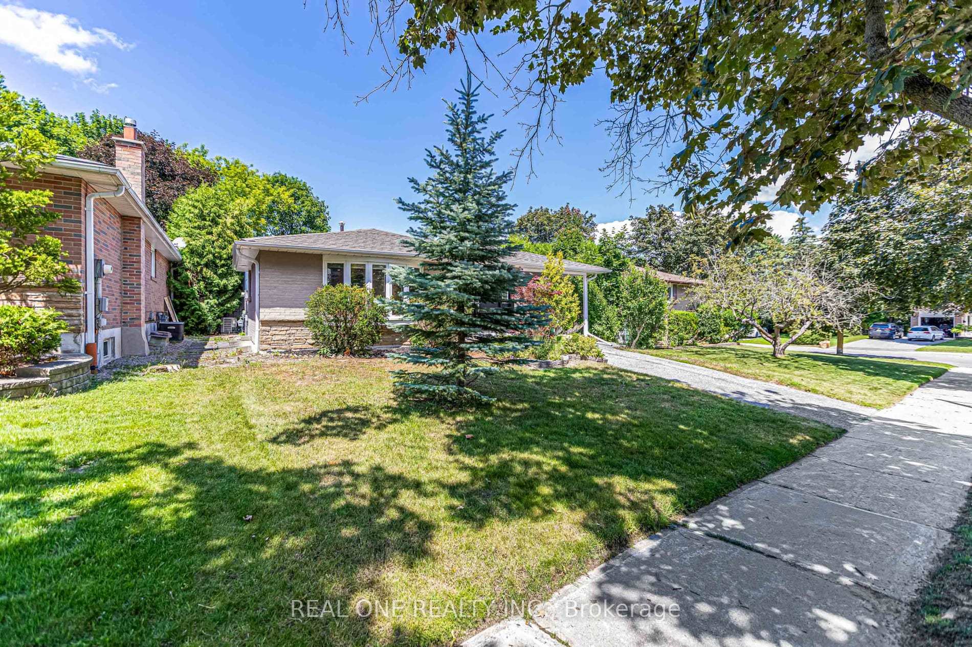 Photo 2 of 52 Devins Drive, Aurora, Aurora Heights — HOMEH