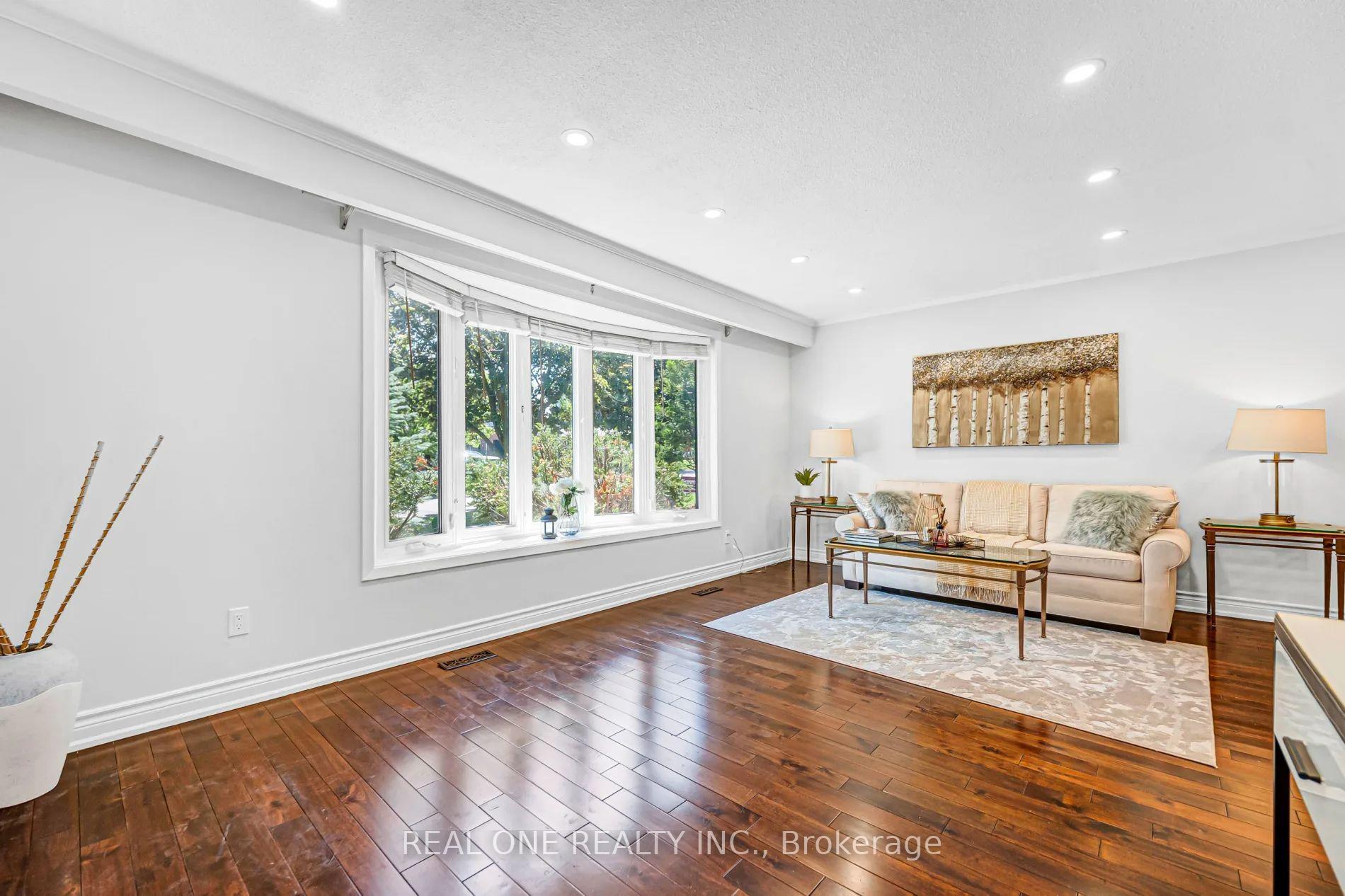 Photo 6 of 52 Devins Drive, Aurora, Aurora Heights — HOMEH