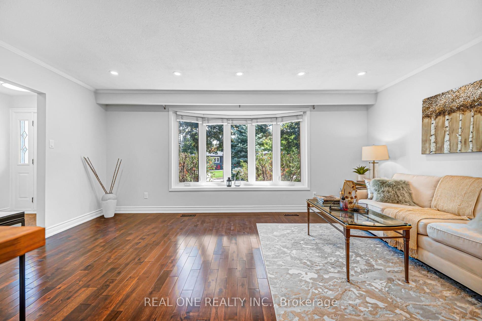 Photo 9 of 52 Devins Drive, Aurora, Aurora Heights — HOMEH