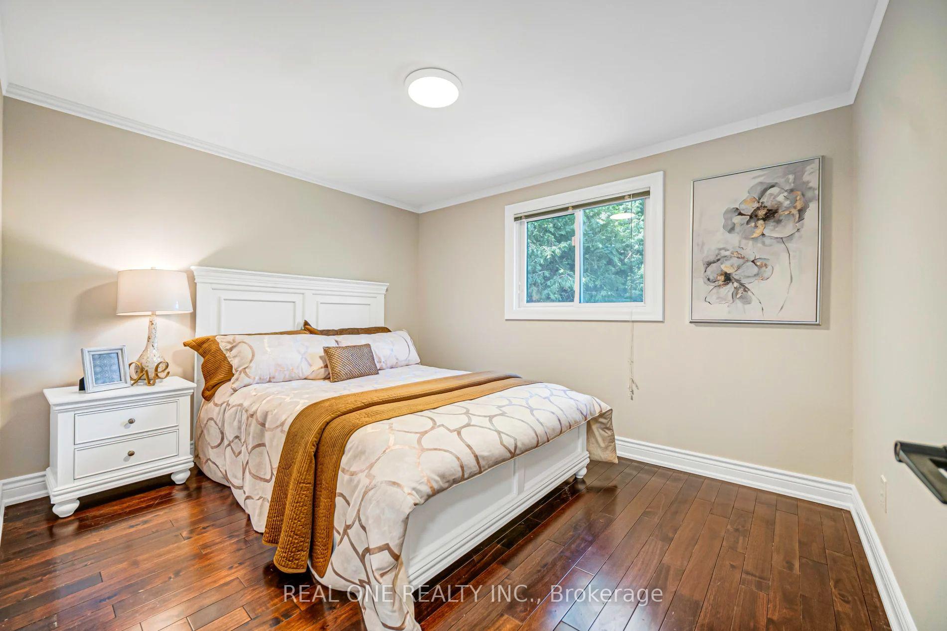 Photo 14 of 52 Devins Drive, Aurora, Aurora Heights — HOMEH