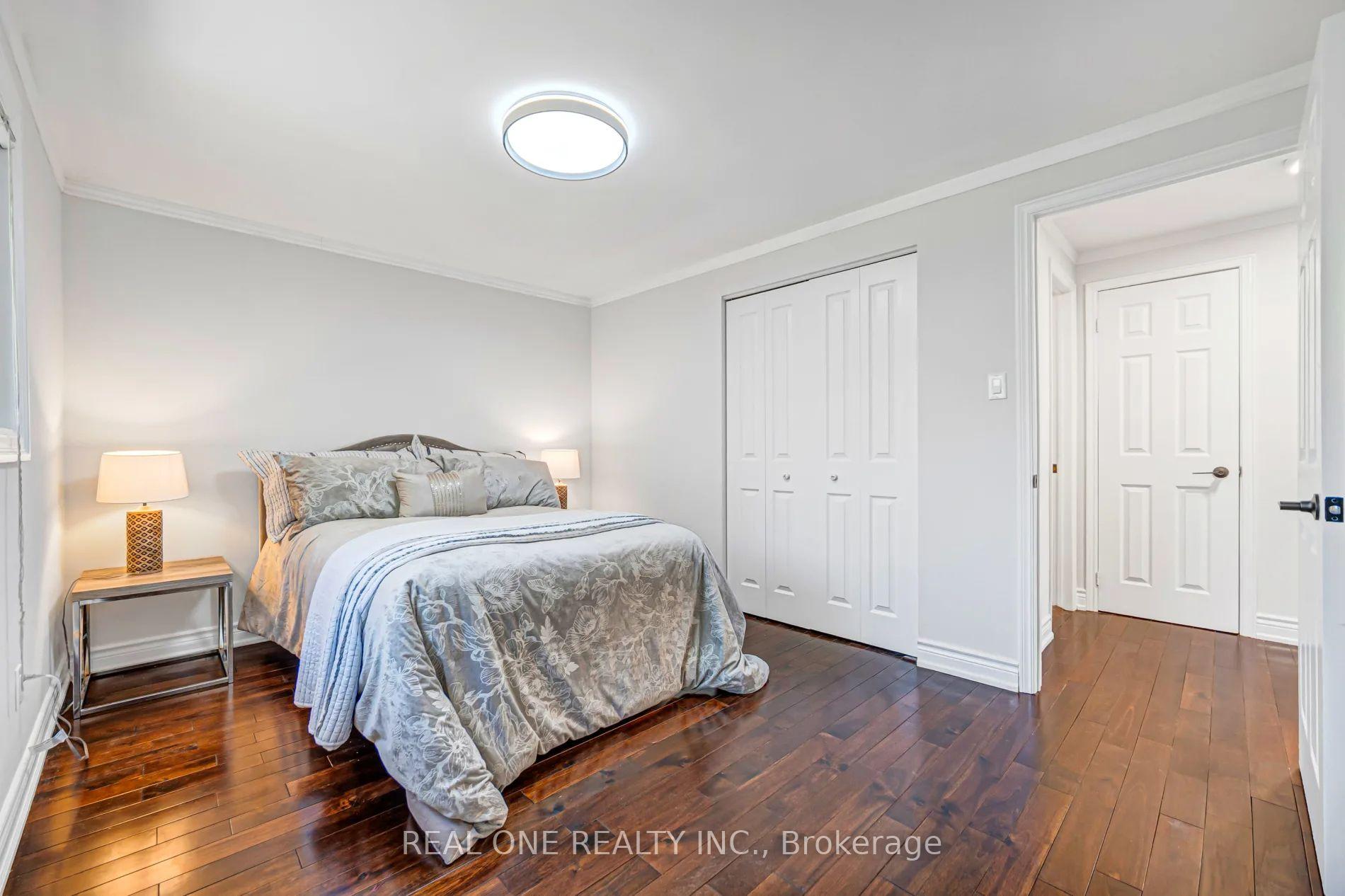 Photo 15 of 52 Devins Drive, Aurora, Aurora Heights — HOMEH