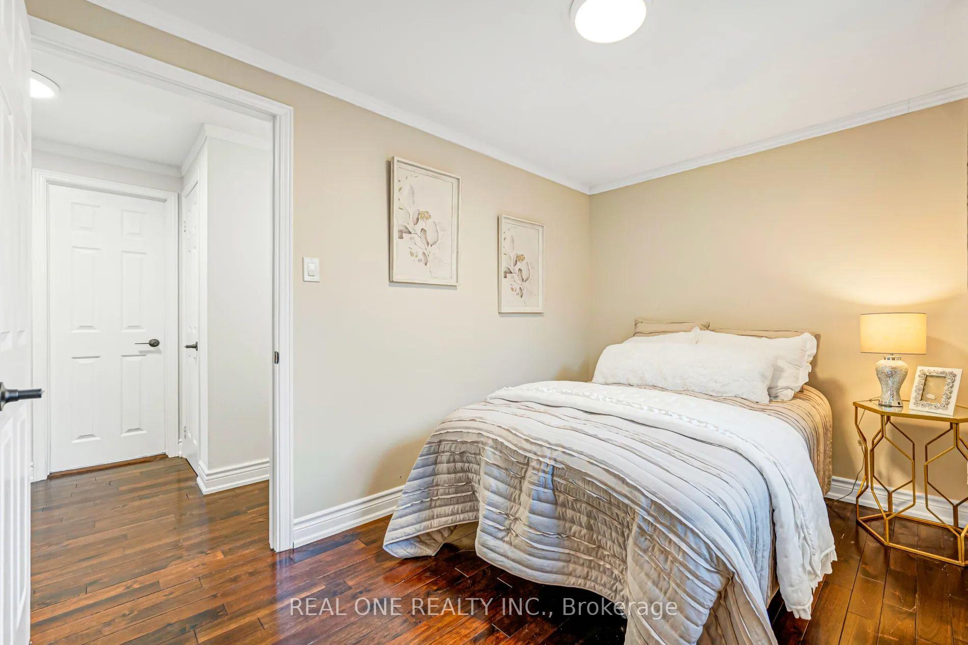 Photo 16 of 52 Devins Drive, Aurora, Aurora Heights — HOMEH