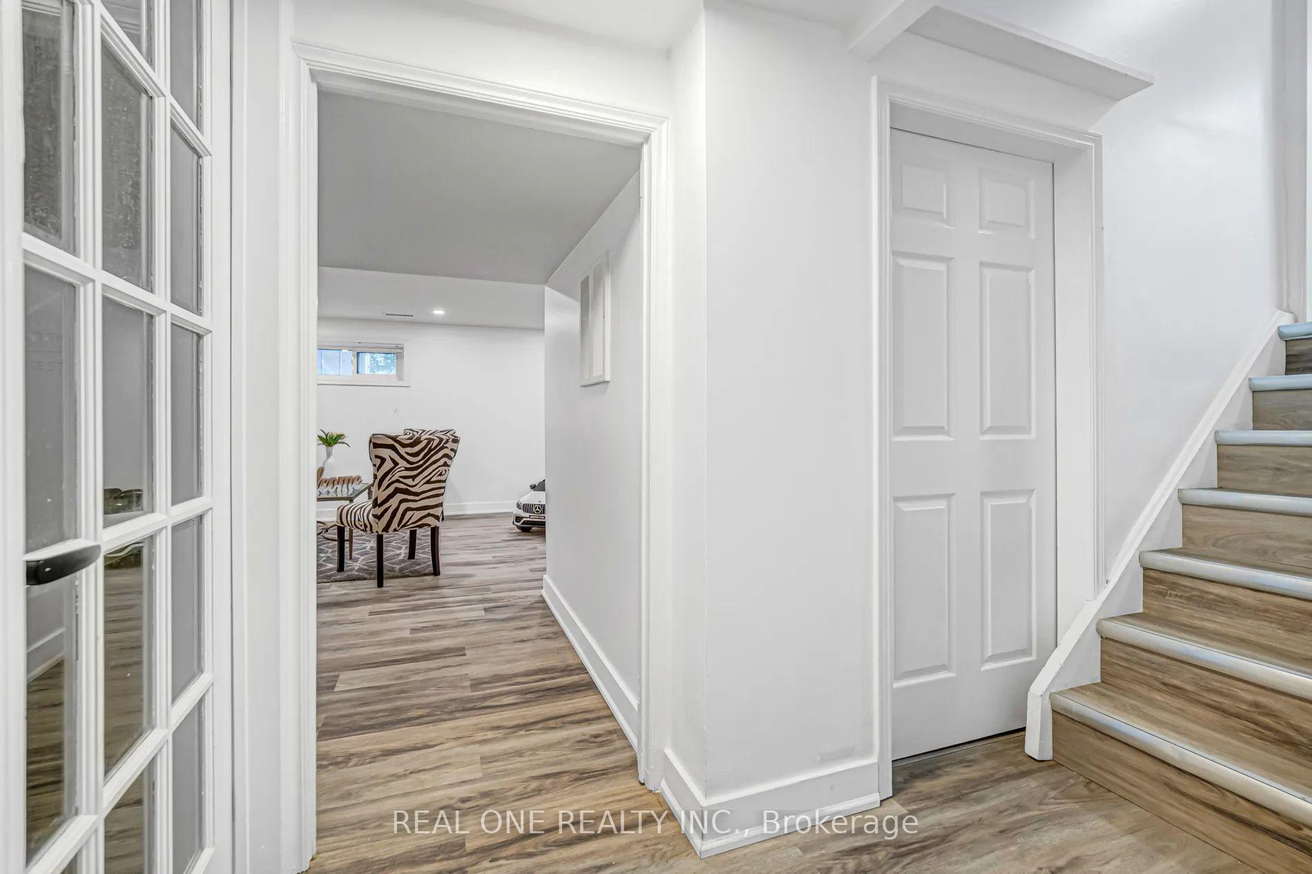 Photo 20 of 52 Devins Drive, Aurora, Aurora Heights — HOMEH