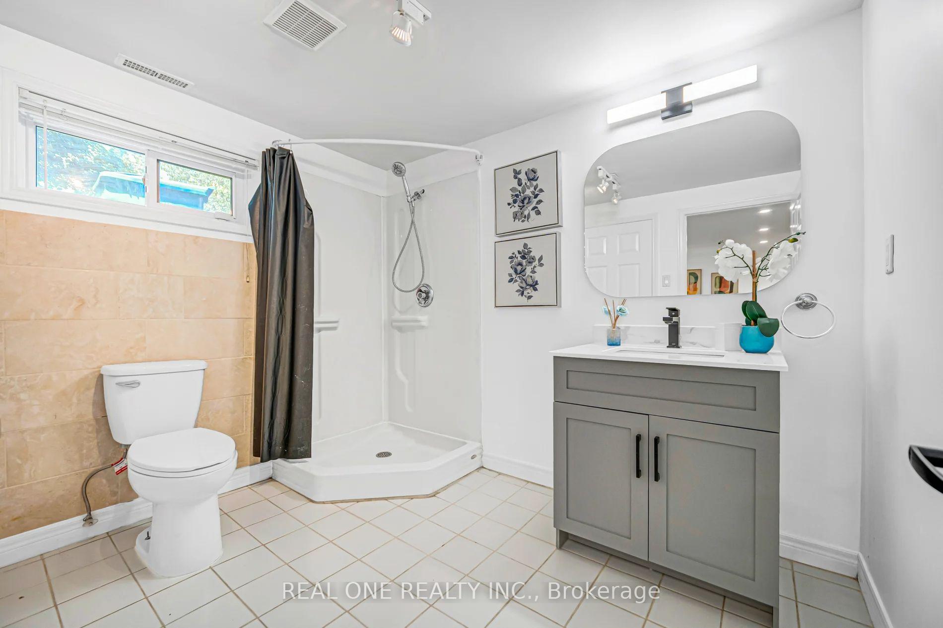 Photo 21 of 52 Devins Drive, Aurora, Aurora Heights — HOMEH